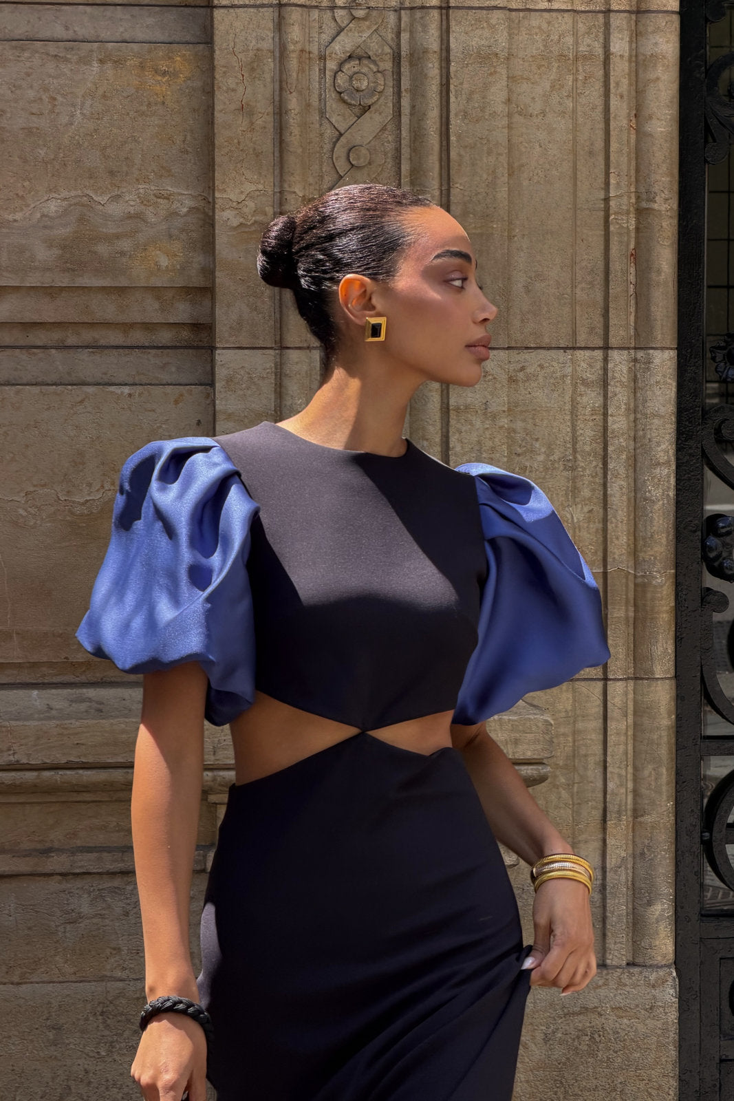 BLACK DRESS WITH BLUE BALLOON SLEEVES
