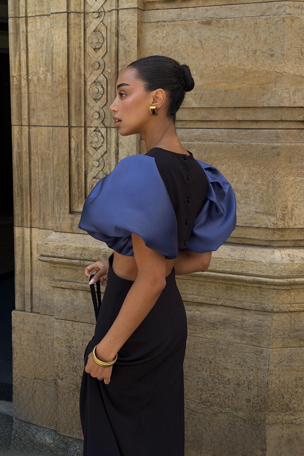 BLACK DRESS WITH BLUE BALLOON SLEEVES
