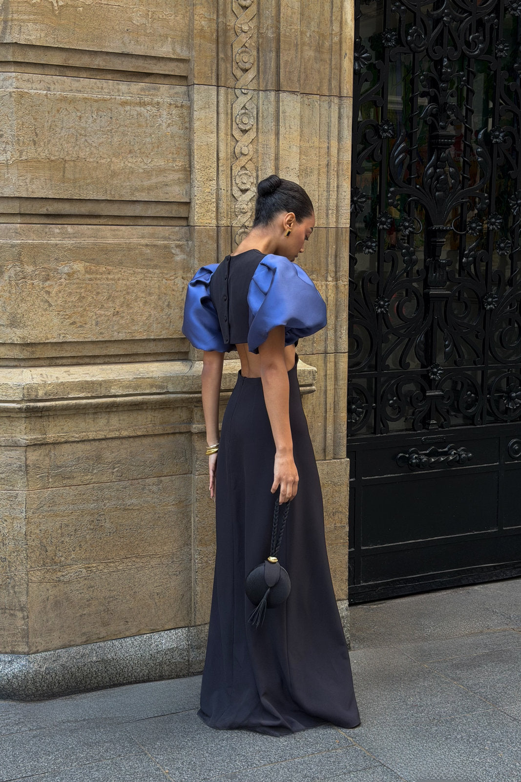 BLACK DRESS WITH BLUE BALLOON SLEEVES