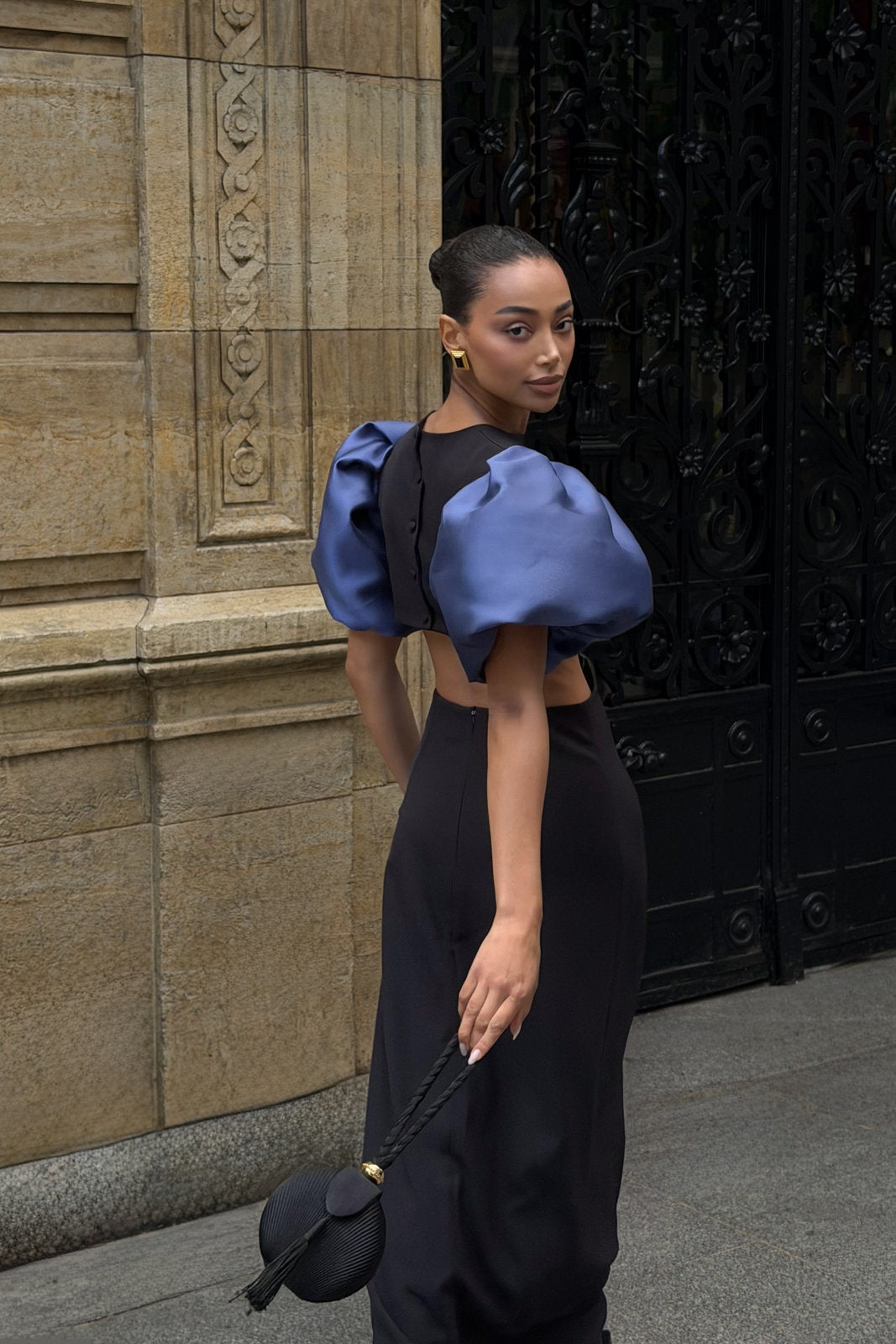BLACK DRESS WITH BLUE BALLOON SLEEVES