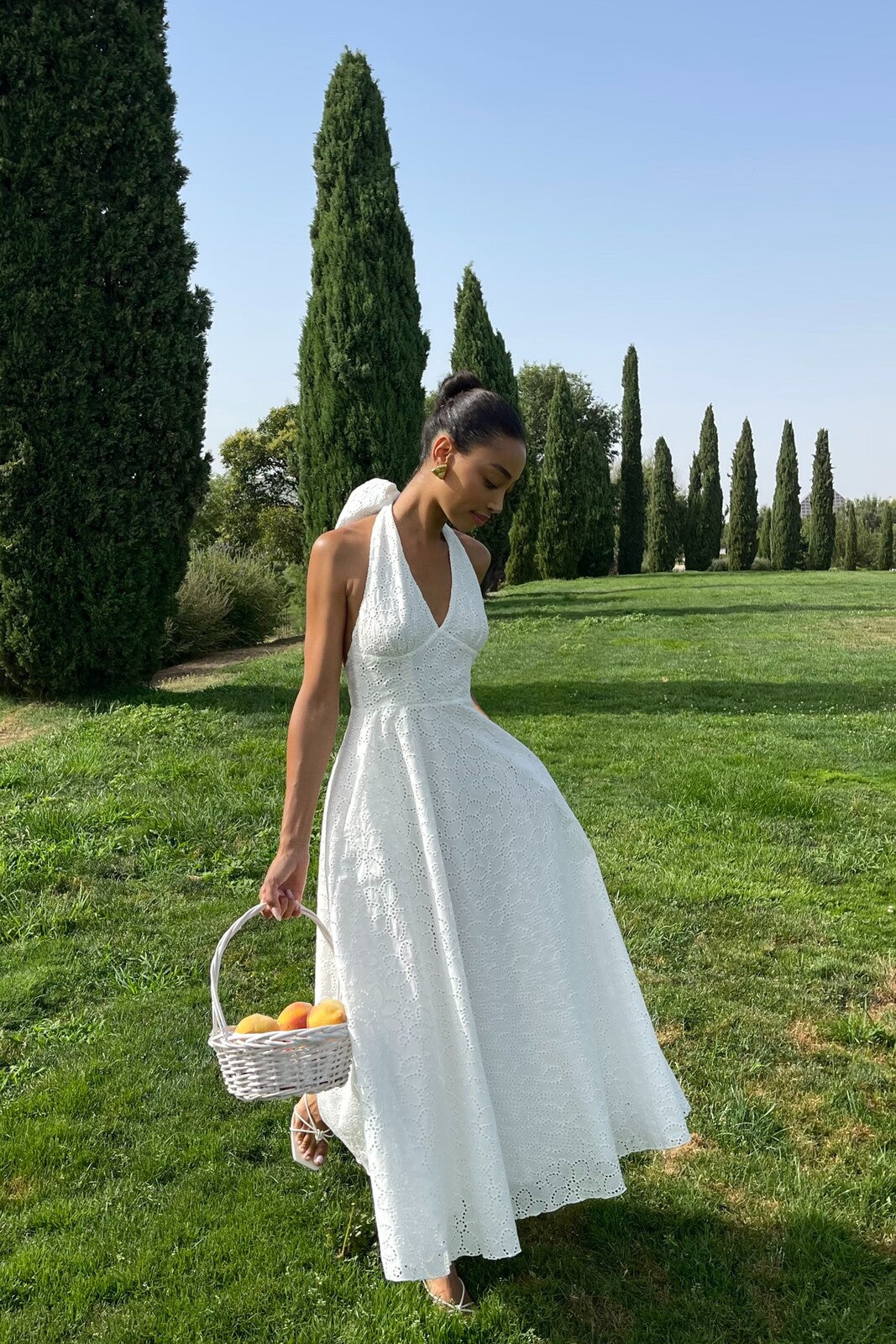 VESTIDO BLANCO BORDADO INGLÉS CON FLORES