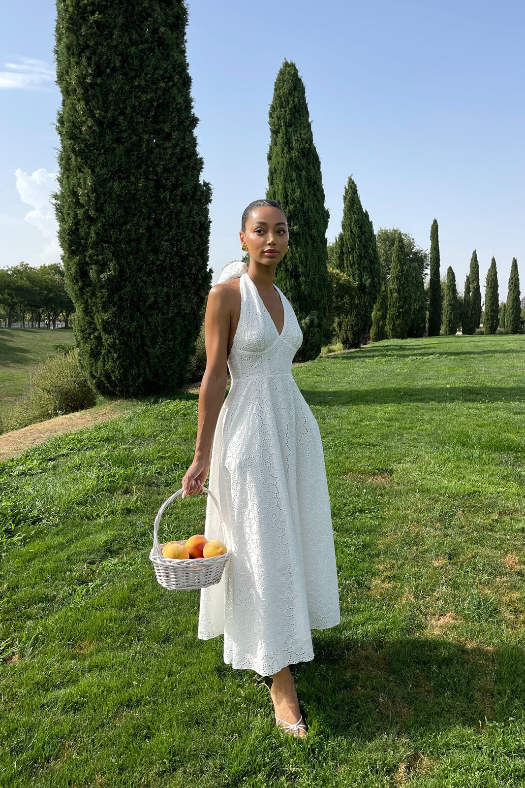 VESTIDO BLANCO BORDADO INGLÉS CON FLORES