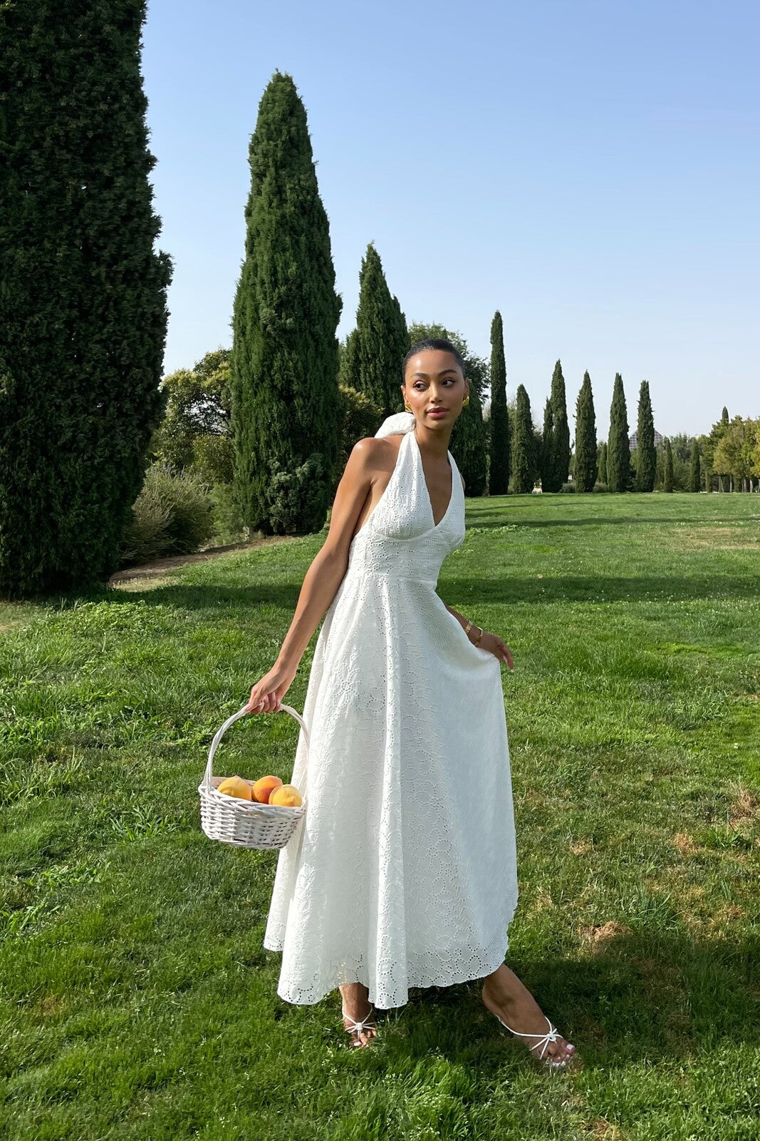 VESTIDO BLANCO BORDADO INGLÉS CON FLORES