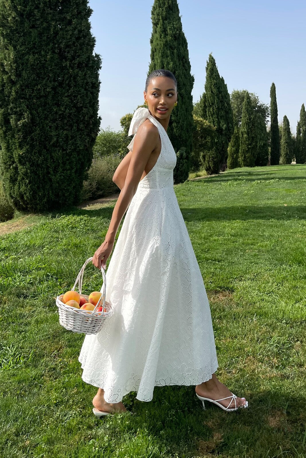 VESTIDO BLANCO BORDADO INGLÉS CON FLORES