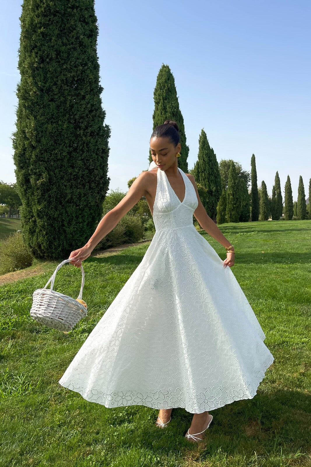 VESTIDO BLANCO BORDADO INGLÉS CON FLORES