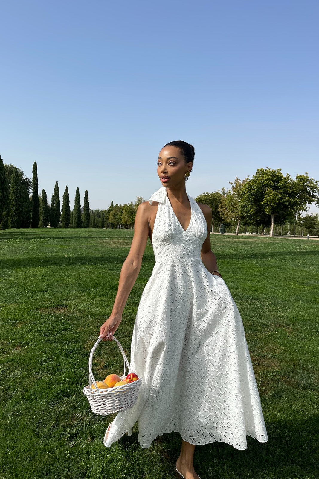 VESTIDO BLANCO BORDADO INGLÉS CON FLORES