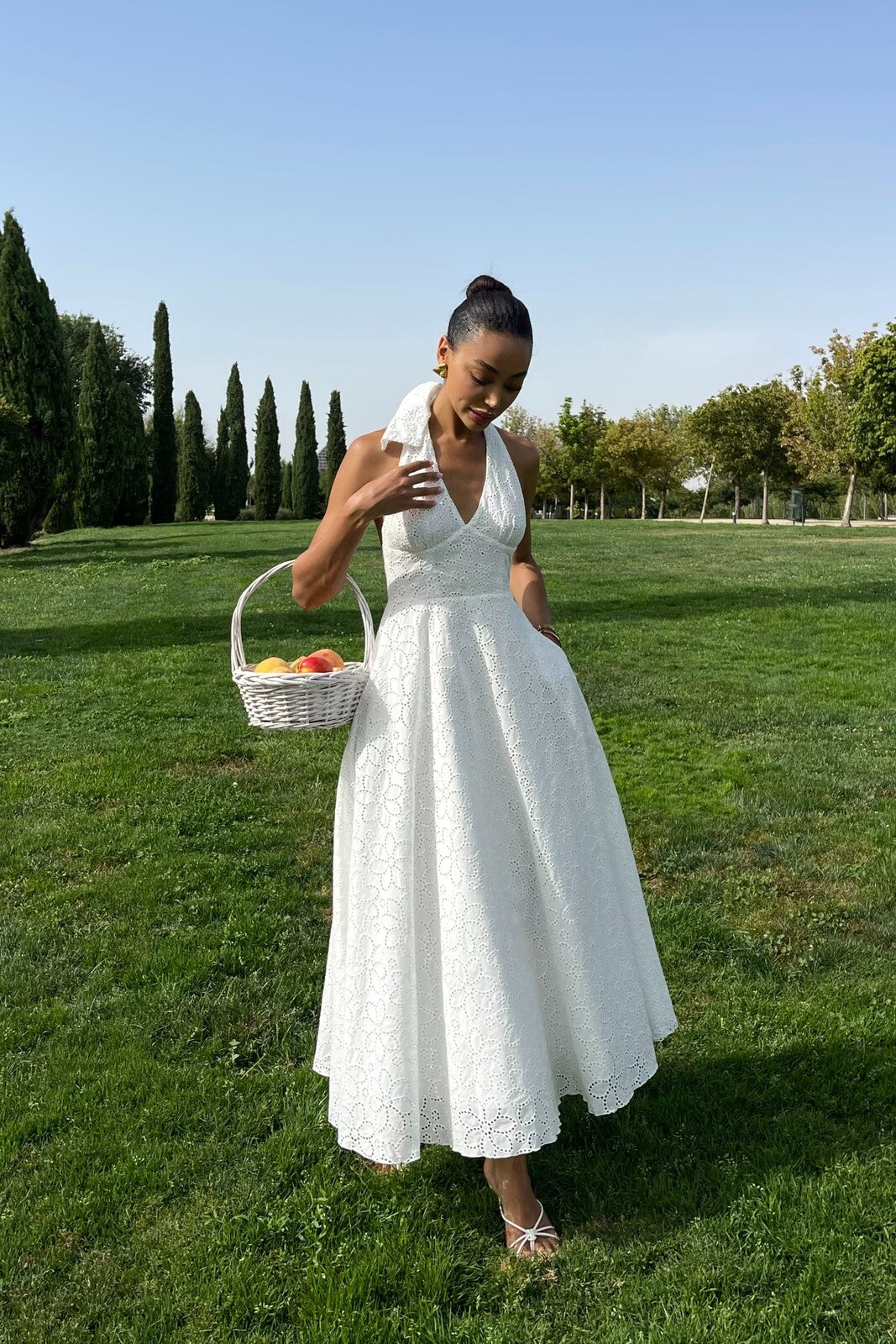 VESTIDO BLANCO BORDADO INGLÉS CON FLORES