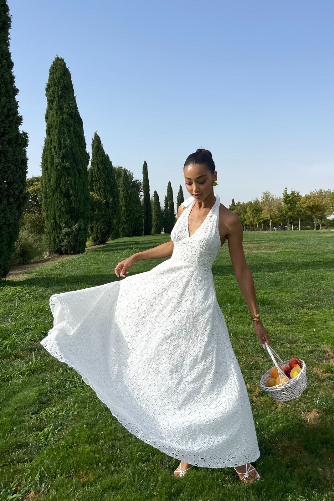 VESTIDO BLANCO BORDADO INGLÉS CON FLORES