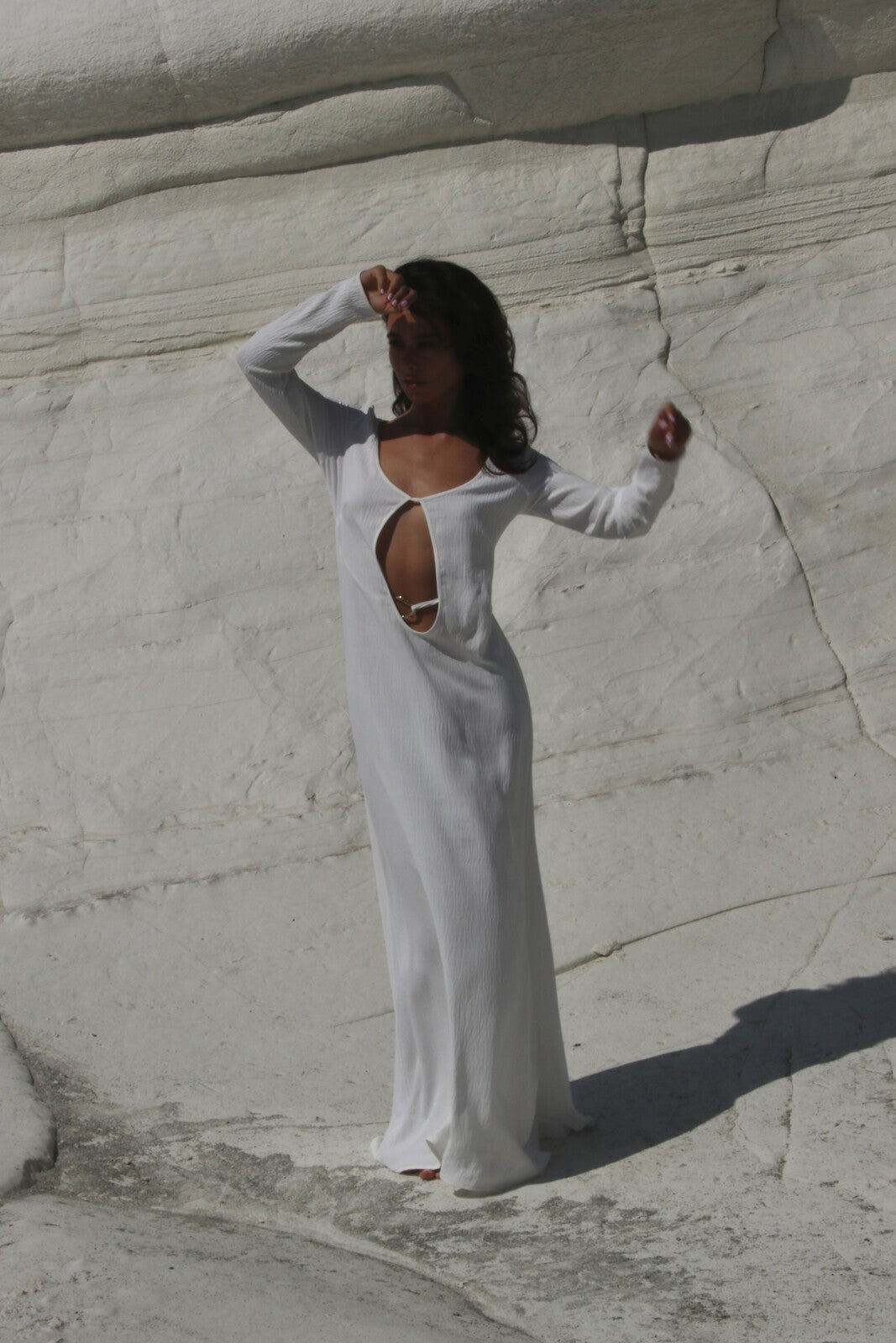 VESTIDO BRANCO COM APLICAÇÃO METÁLICA