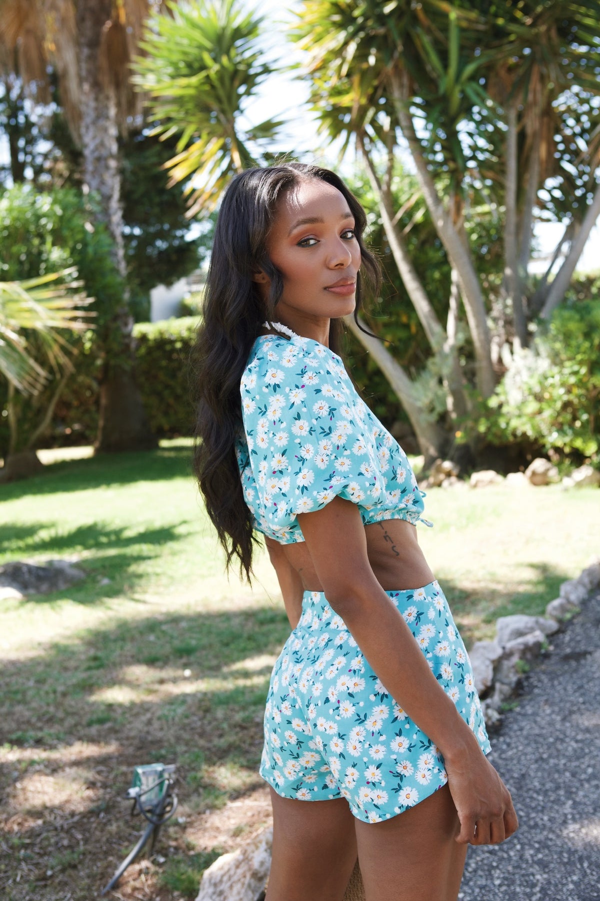 BLUE SHORTS WITH DAISIES