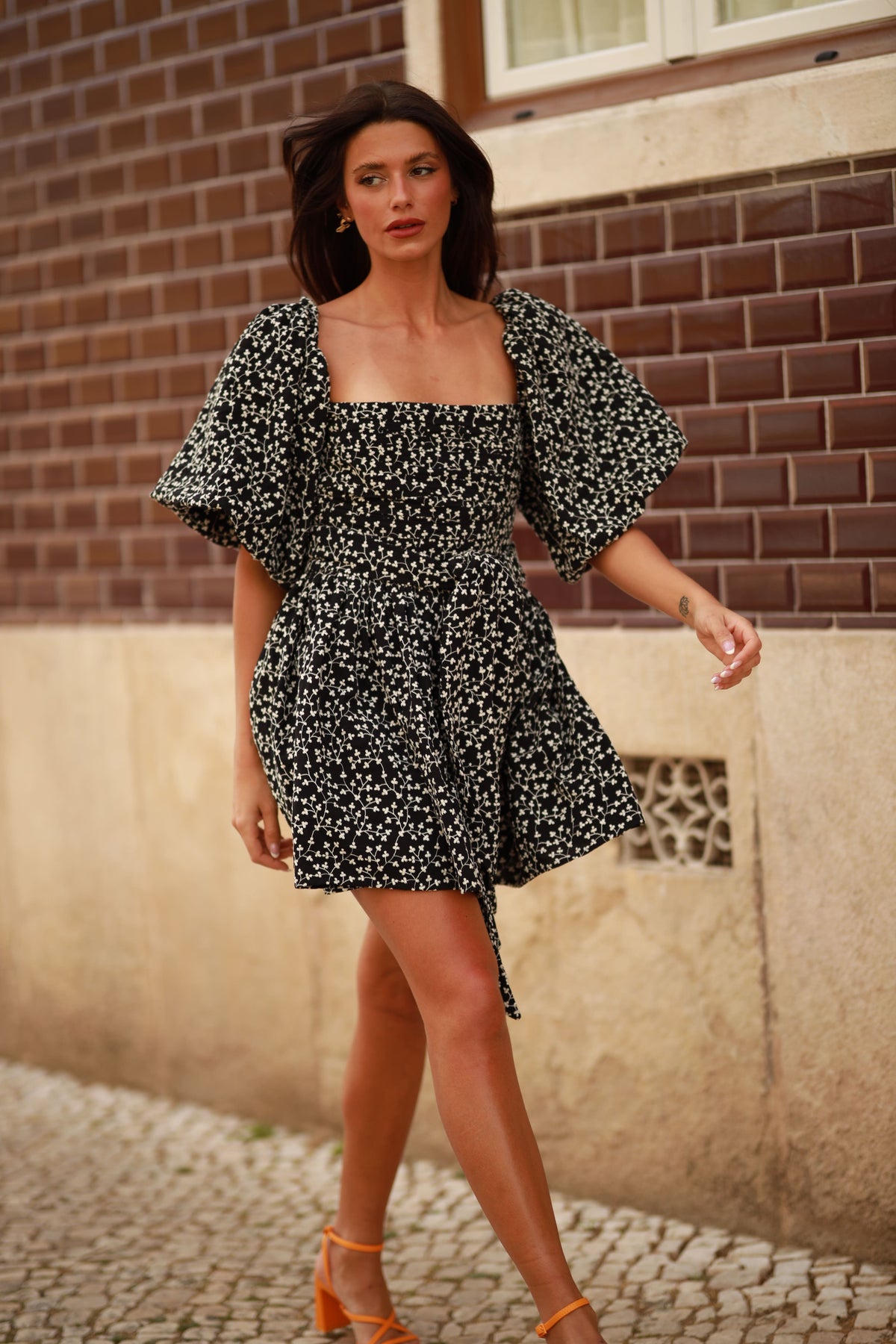 SHORT BLACK DRESS WITH FLOWER PRINT