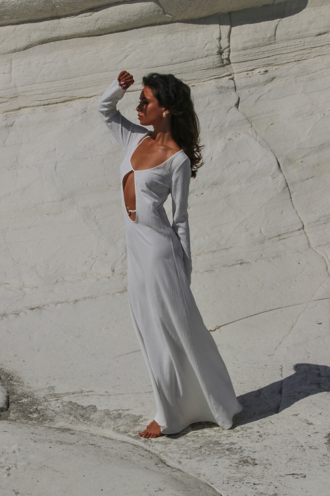 VESTIDO BRANCO COM APLICAÇÃO METÁLICA