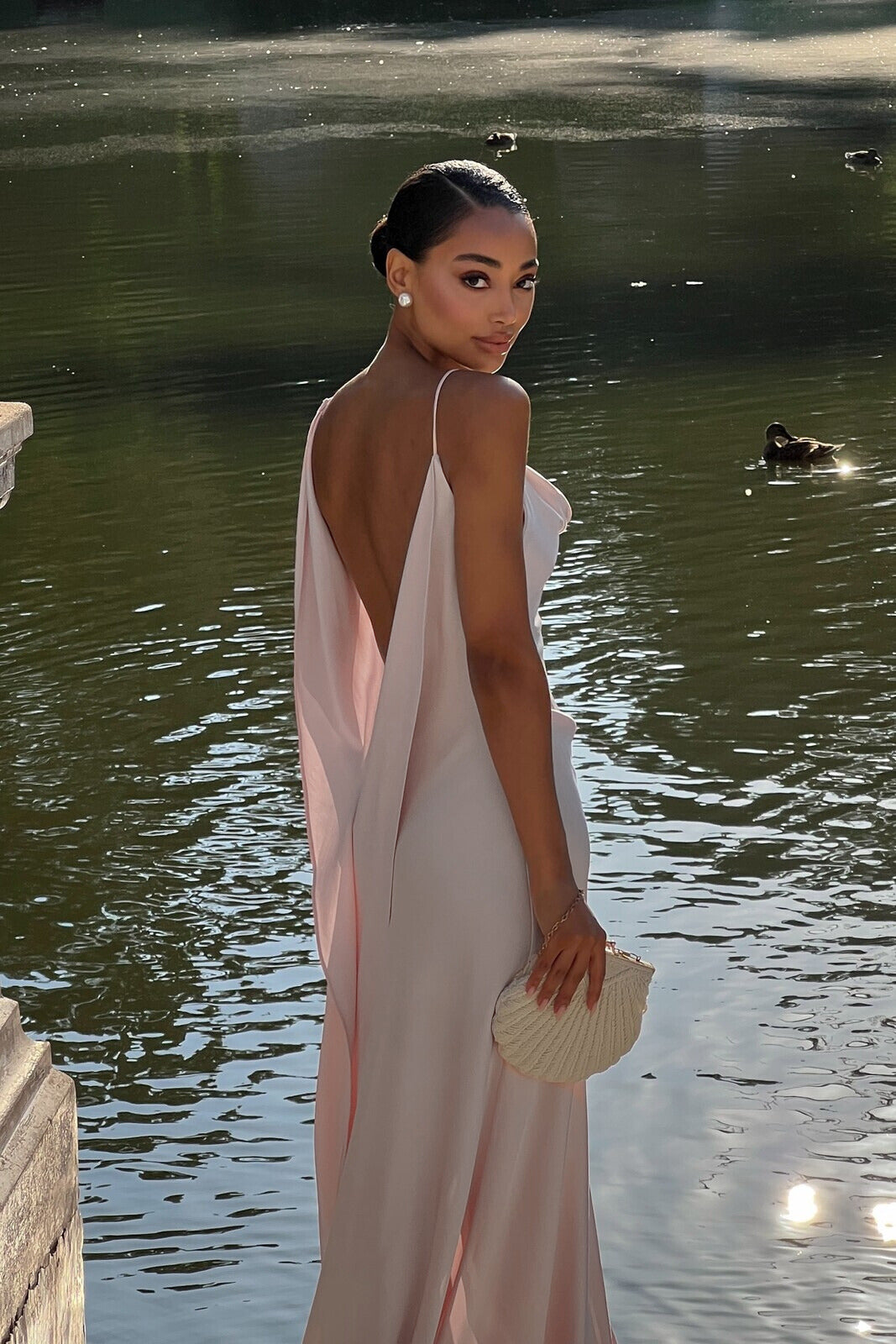 VESTIDO ROSE FANÉ AVEC DÉCOLLETÉ DOS PLONGEANT