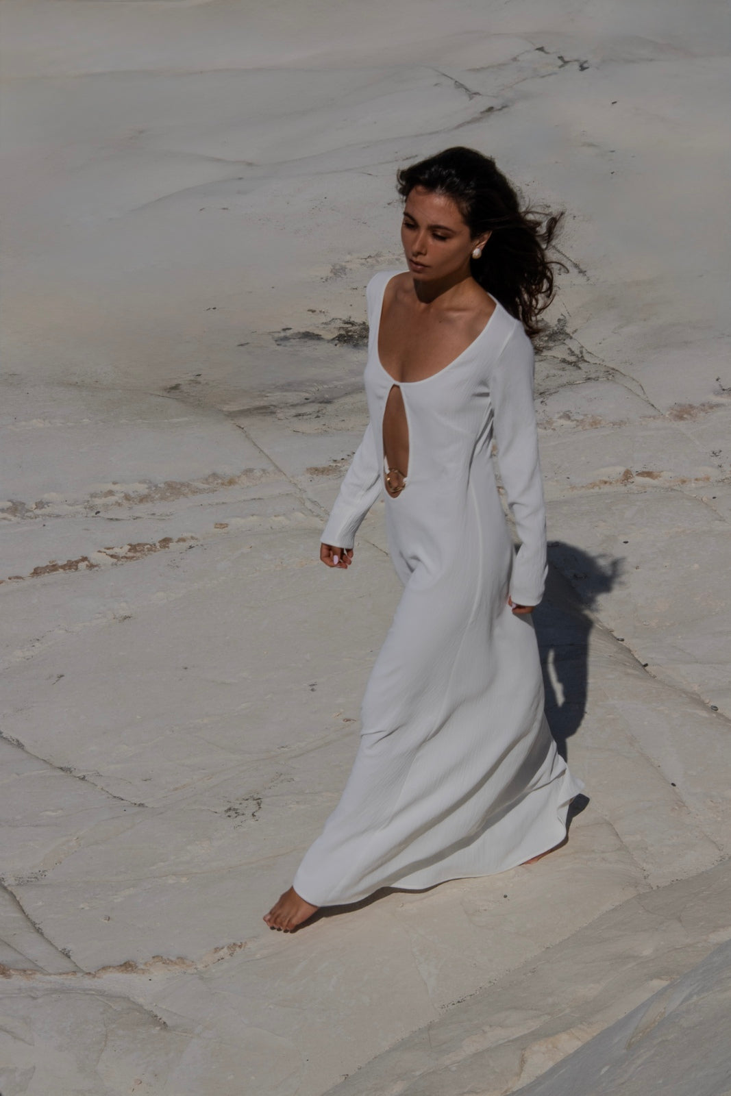 VESTIDO BRANCO COM APLICAÇÃO METÁLICA