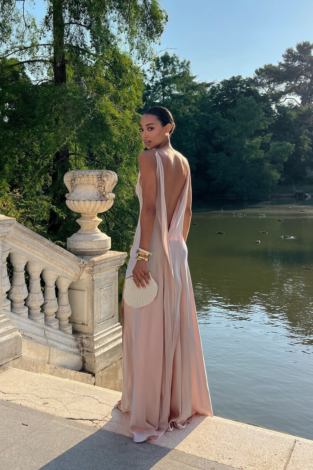 VESTIDO ROSE FANÉ AVEC DÉCOLLETÉ DOS PLONGEANT