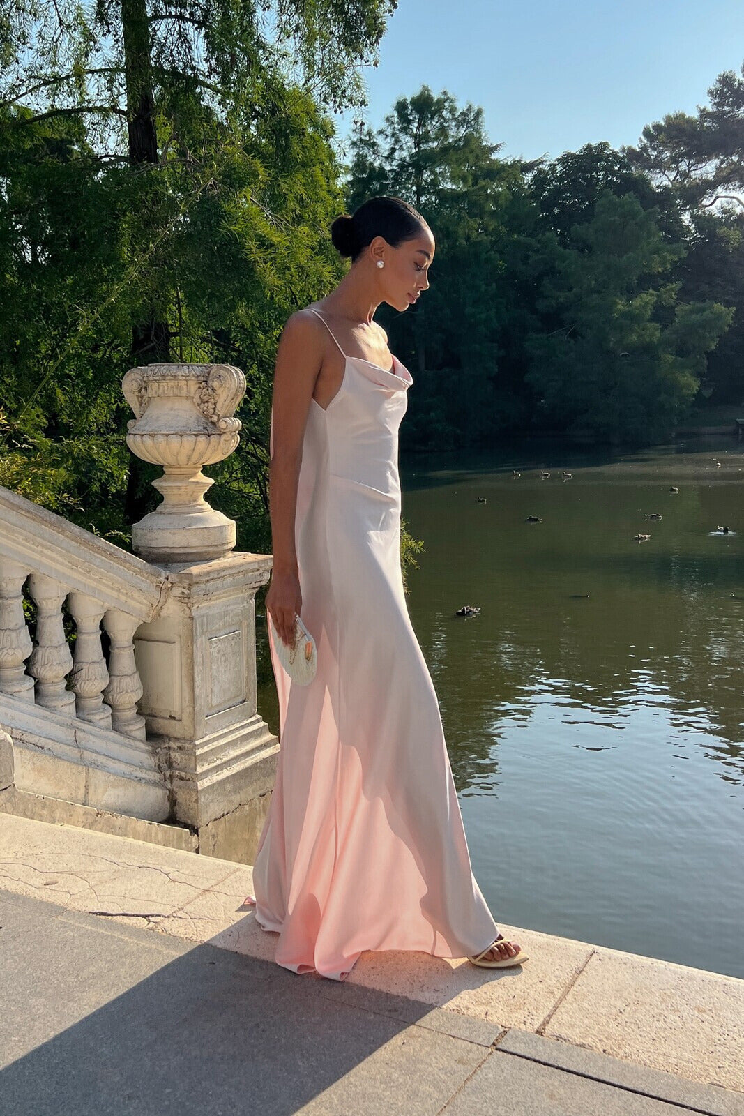 VESTIDO ROSE FANÉ AVEC DÉCOLLETÉ DOS PLONGEANT