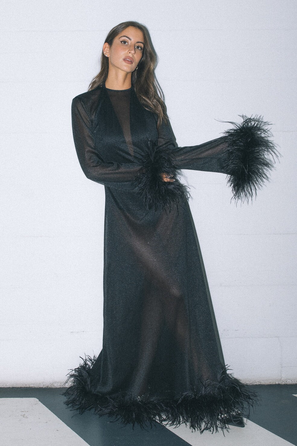 VESTIDO PRETO DE PLUMAS COM BODY