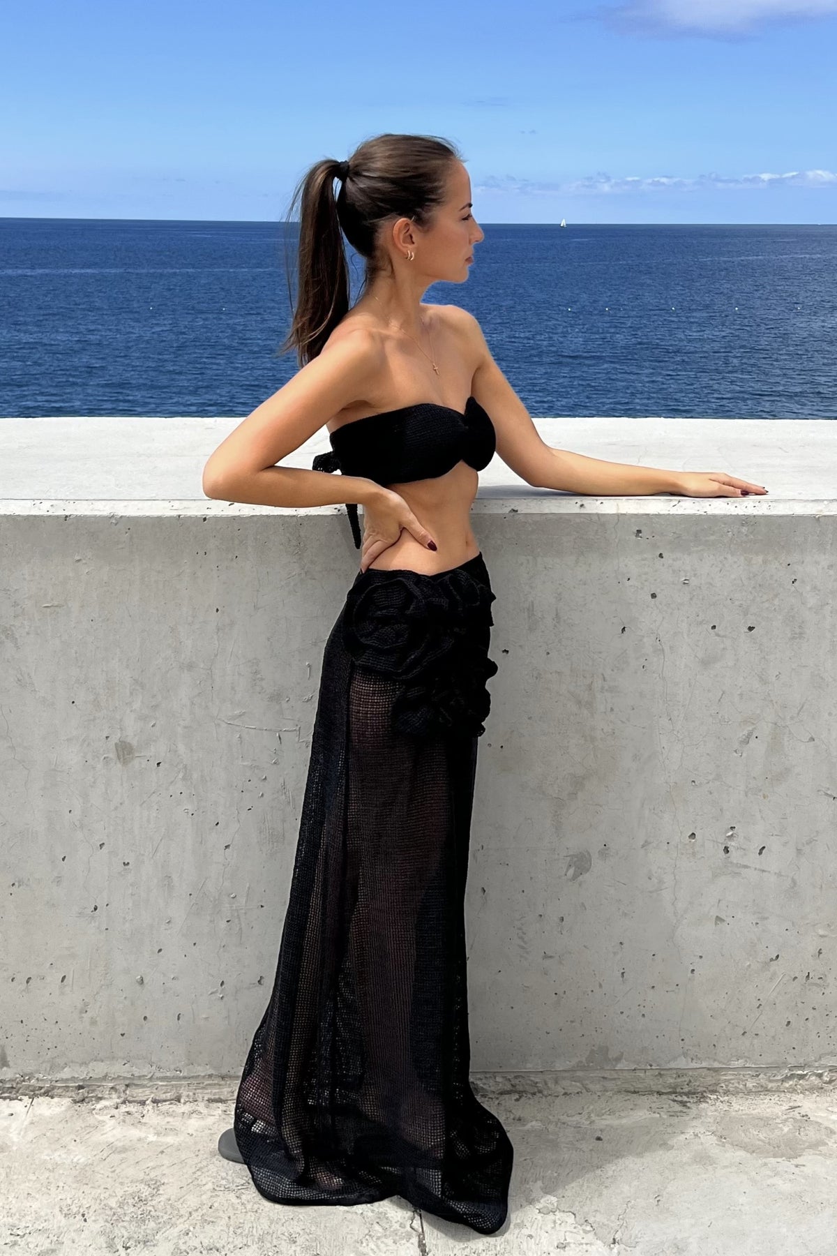 STRAPLESS BLACK TRICOT TOP