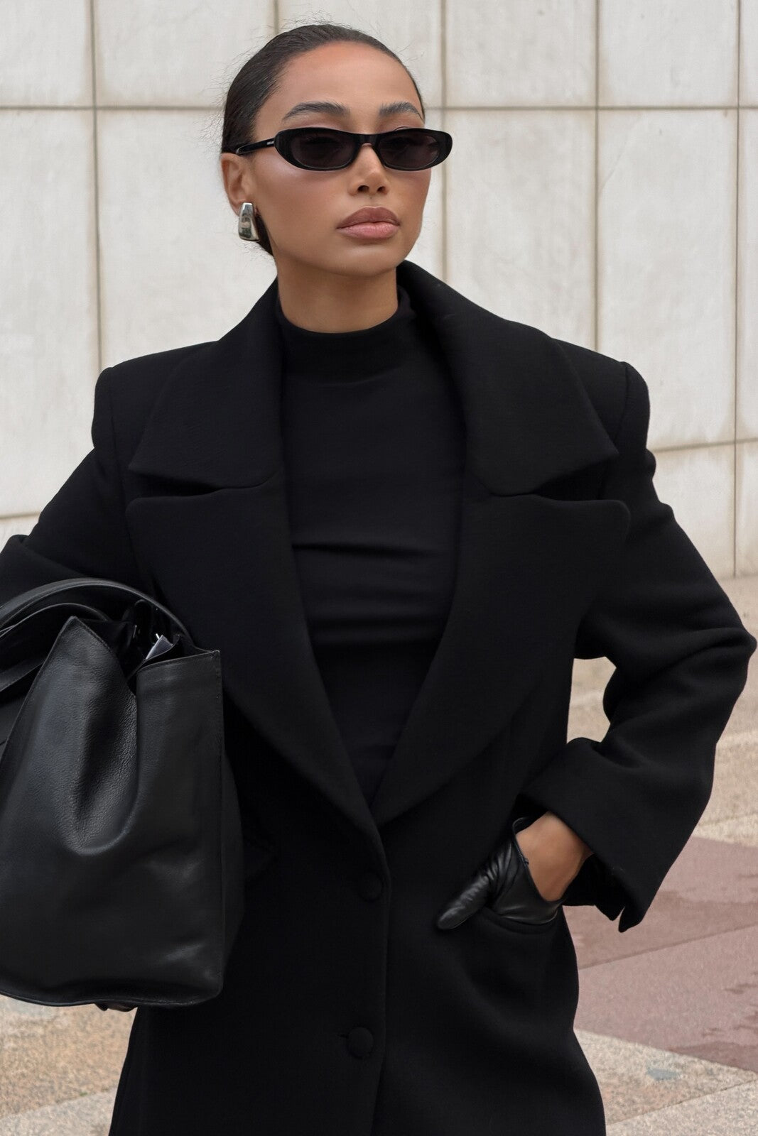 SOBRETUDO PRETO COMPRIDO ESTRUTURADO