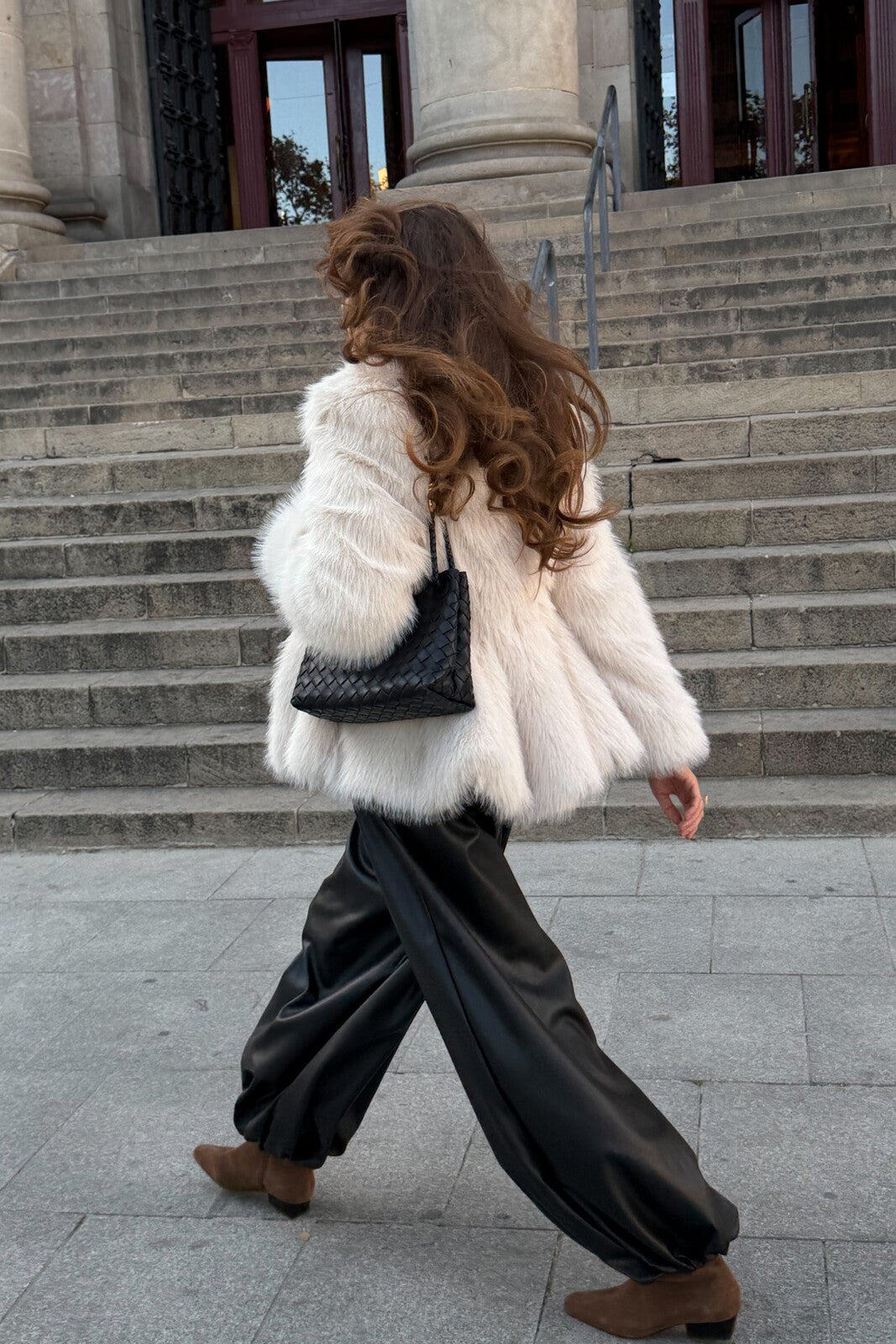 SHORT OFF-WHITE FAUX FUR COAT