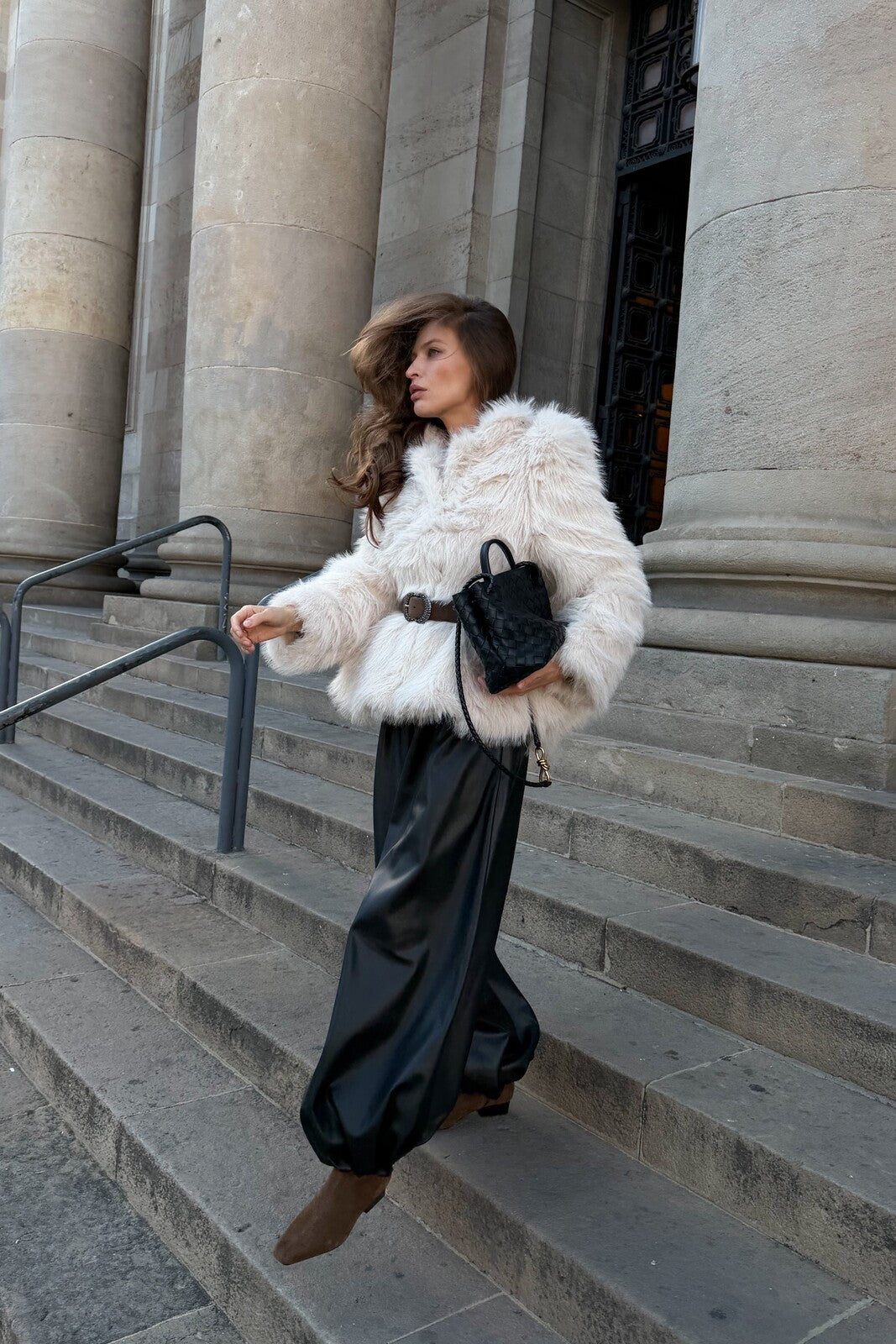 SHORT OFF-WHITE FAUX FUR COAT