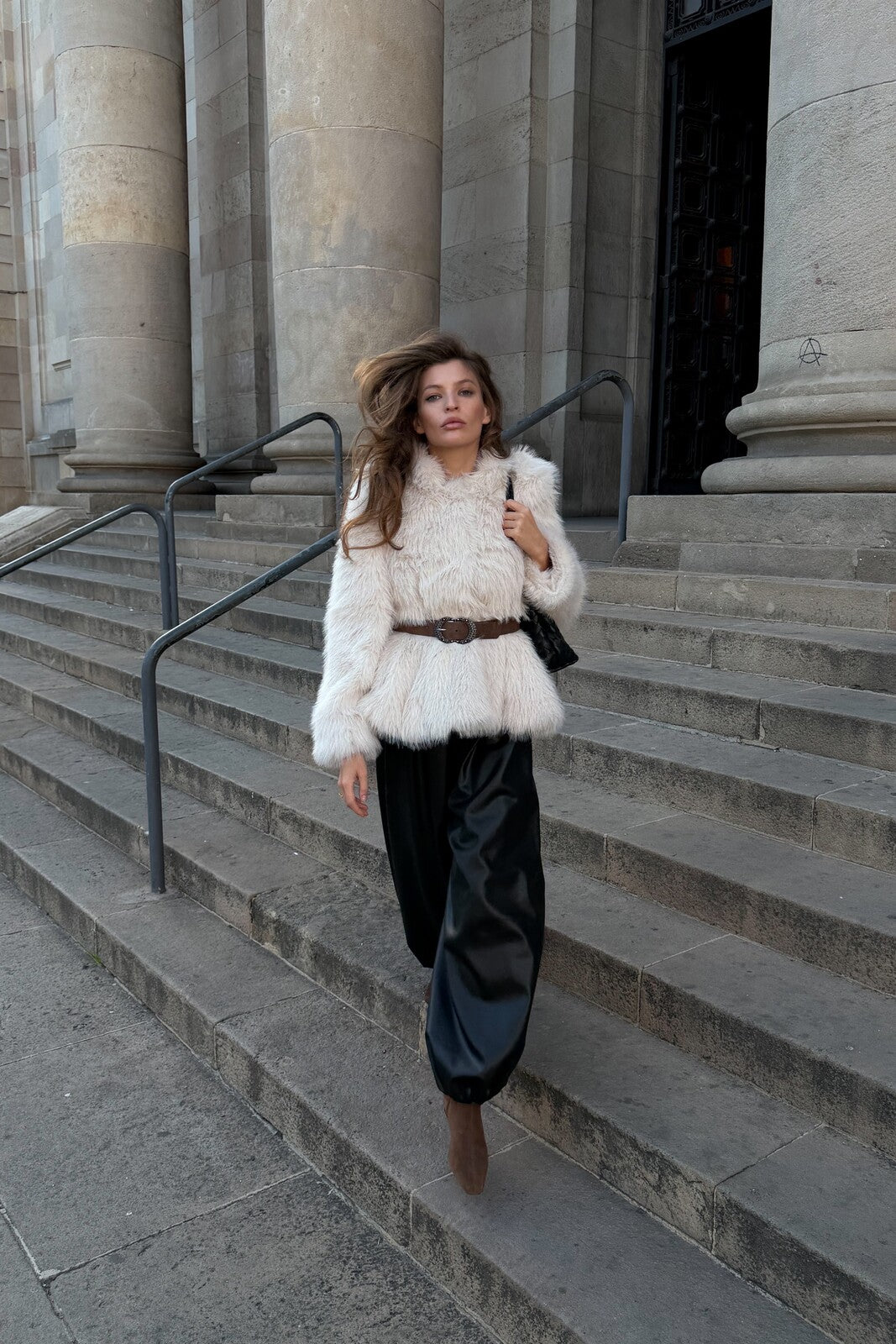 SHORT OFF-WHITE FAUX FUR COAT