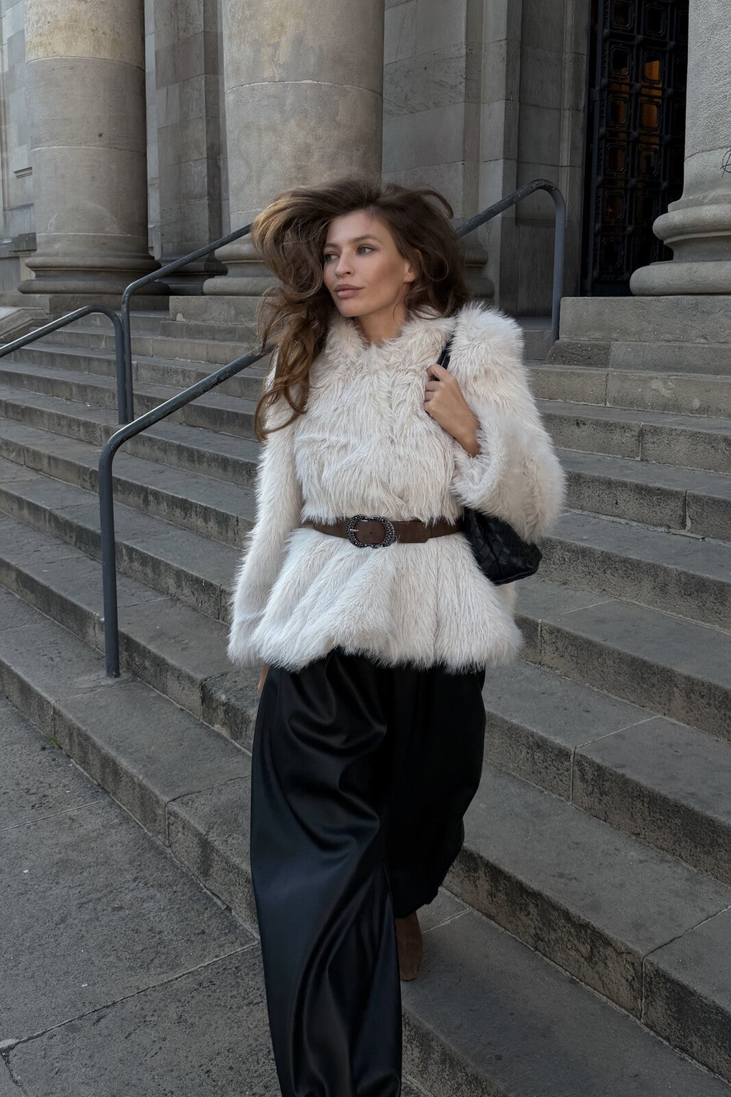 SHORT OFF-WHITE FAUX FUR COAT