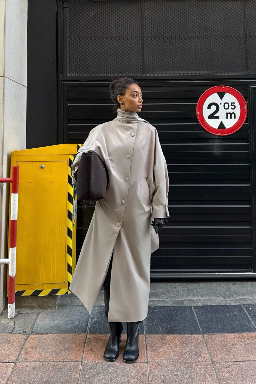 GABARDINE BEGE COM LENÇO REMOVÍVEL