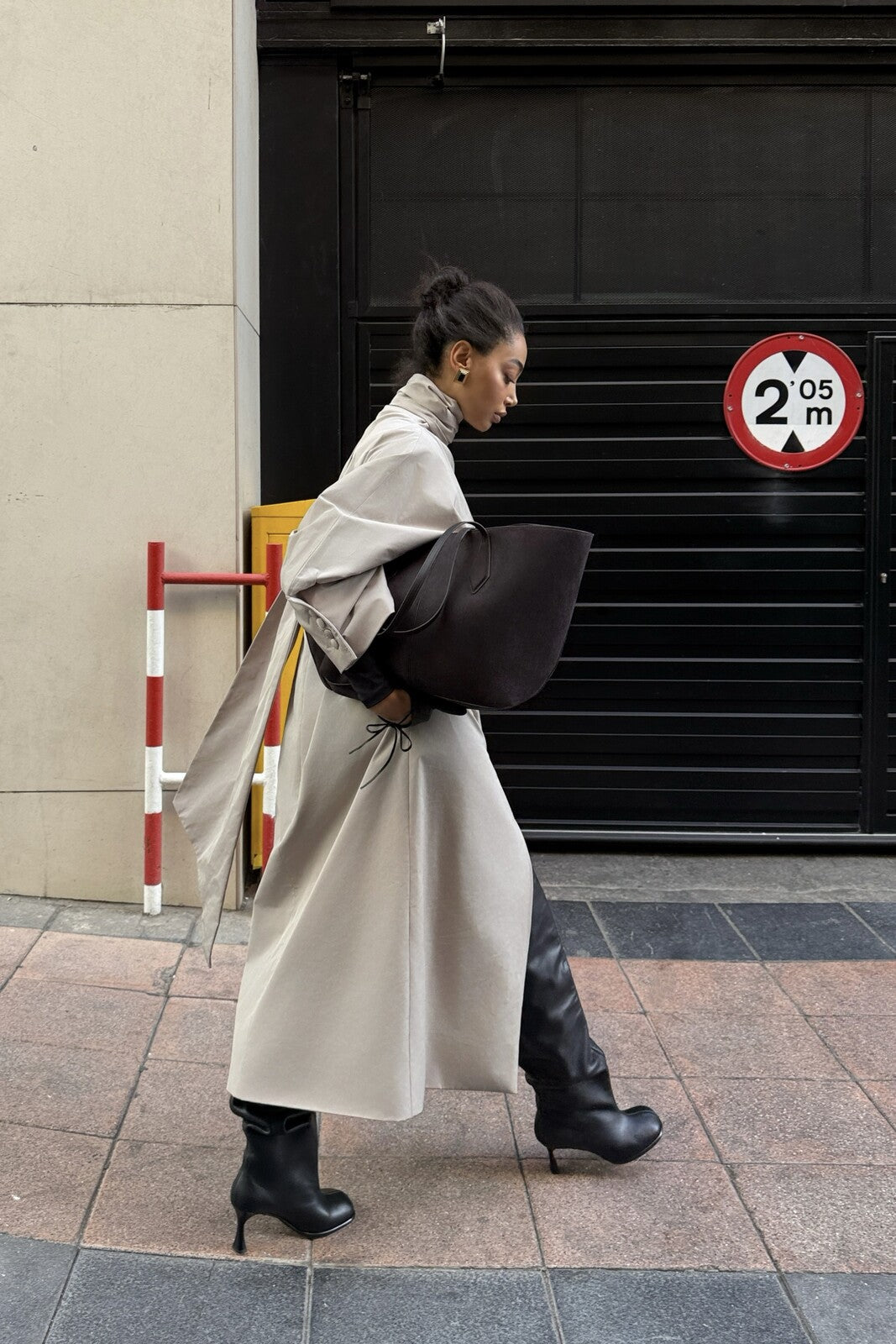 GABARDINE BEGE COM LENÇO REMOVÍVEL
