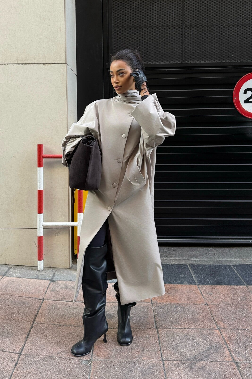 GABARDINE BEGE COM LENÇO REMOVÍVEL