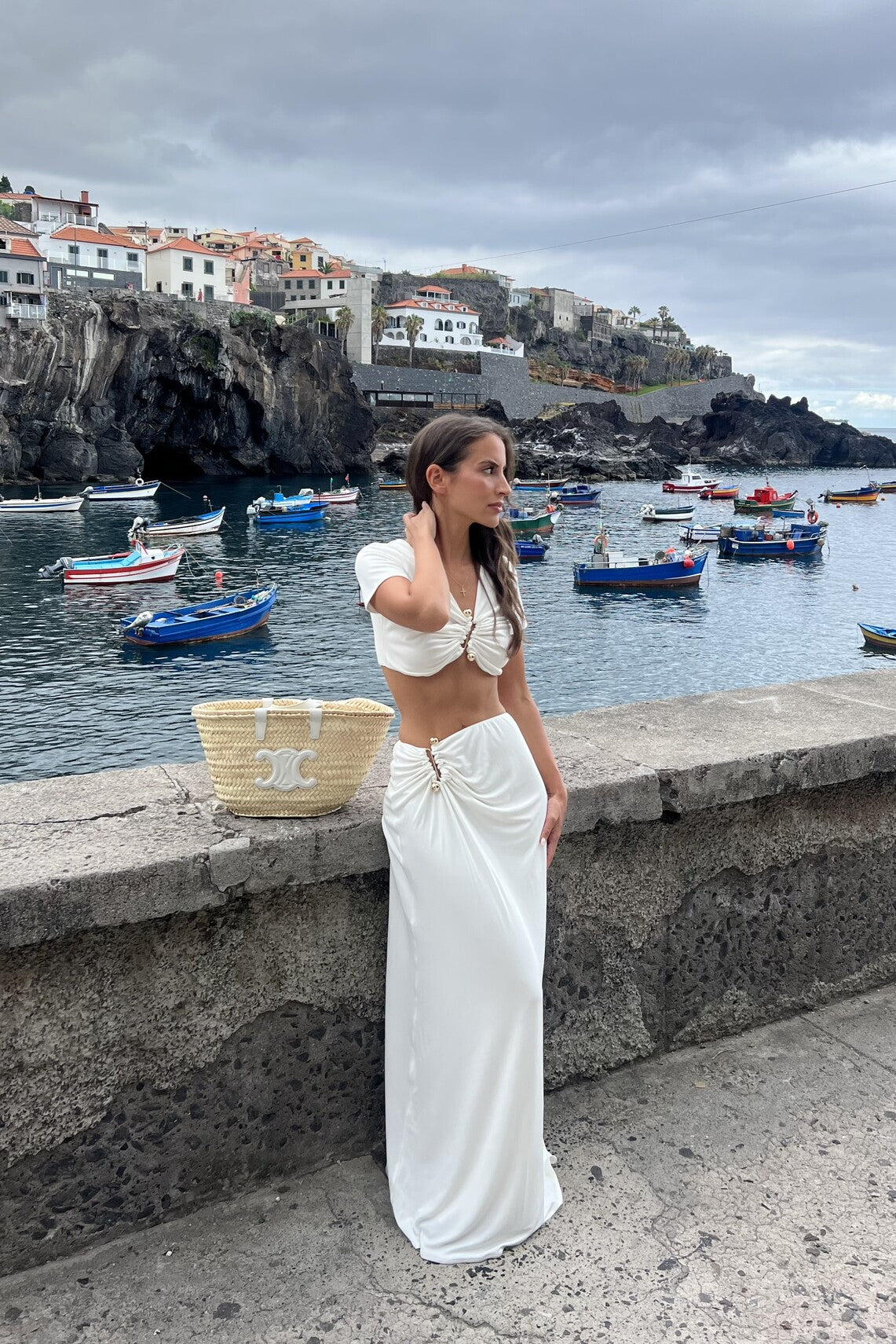 WHITE SKIRT WITH APPLIQUÉ