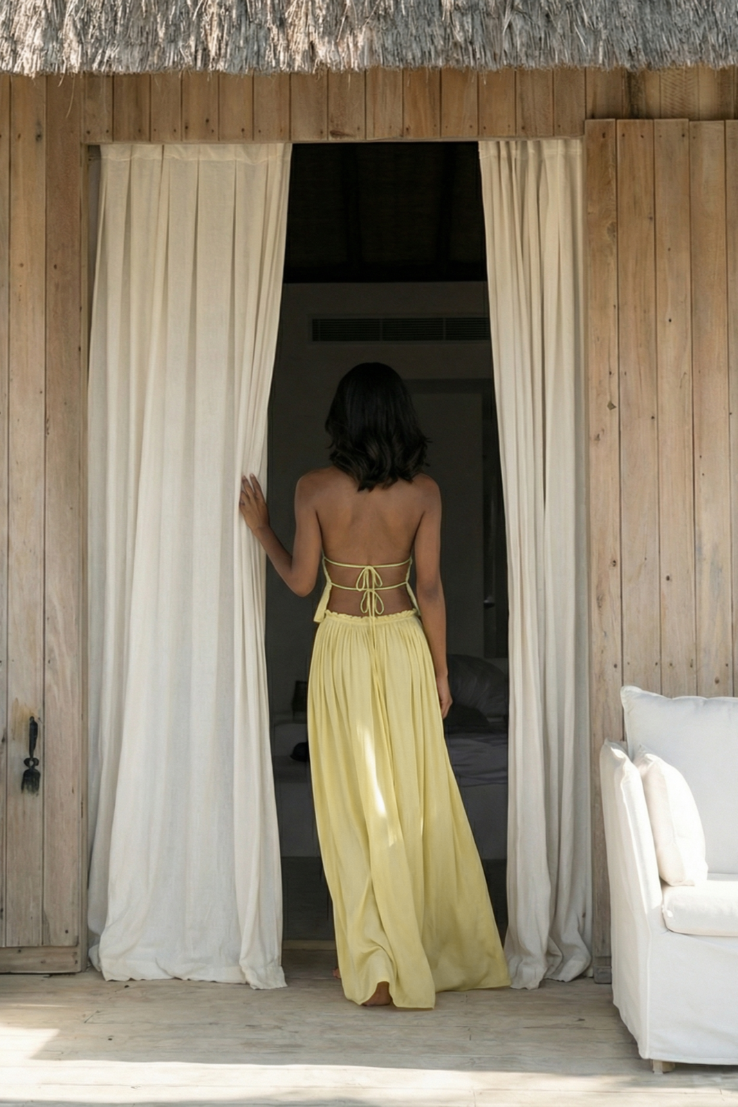 TOP HALTER AMARILLO CLARO CON ESPALDA ABIERTA