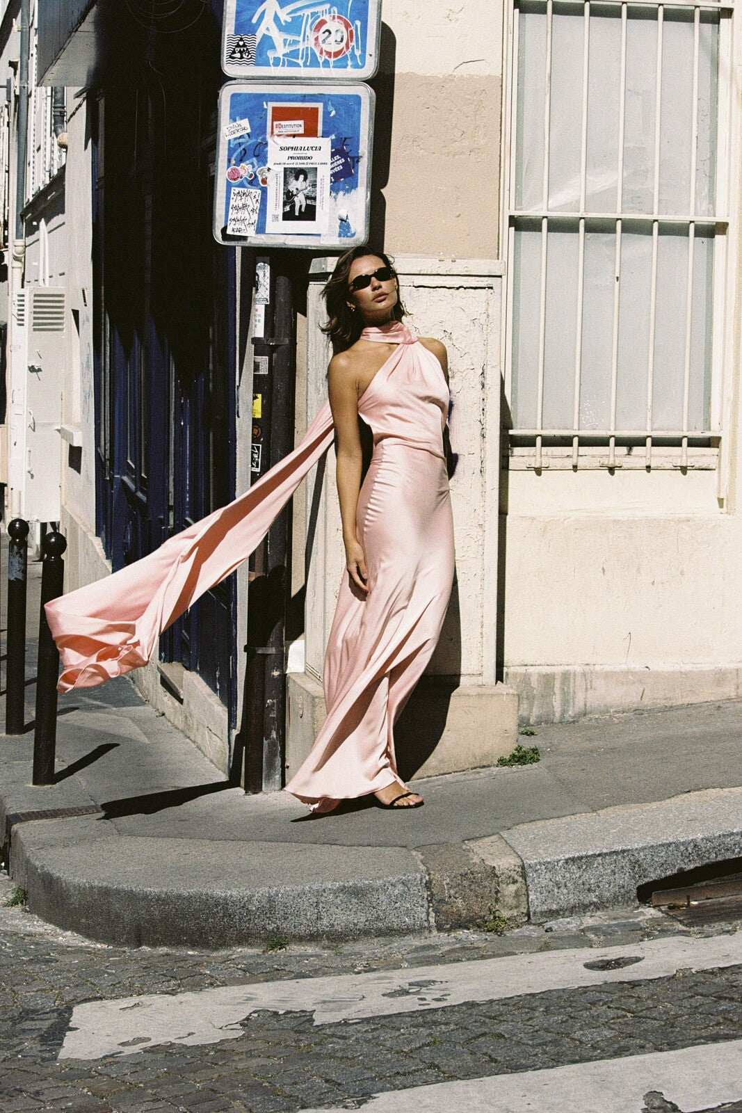VESTIDO COMPRIDO CORAL COM CAPA