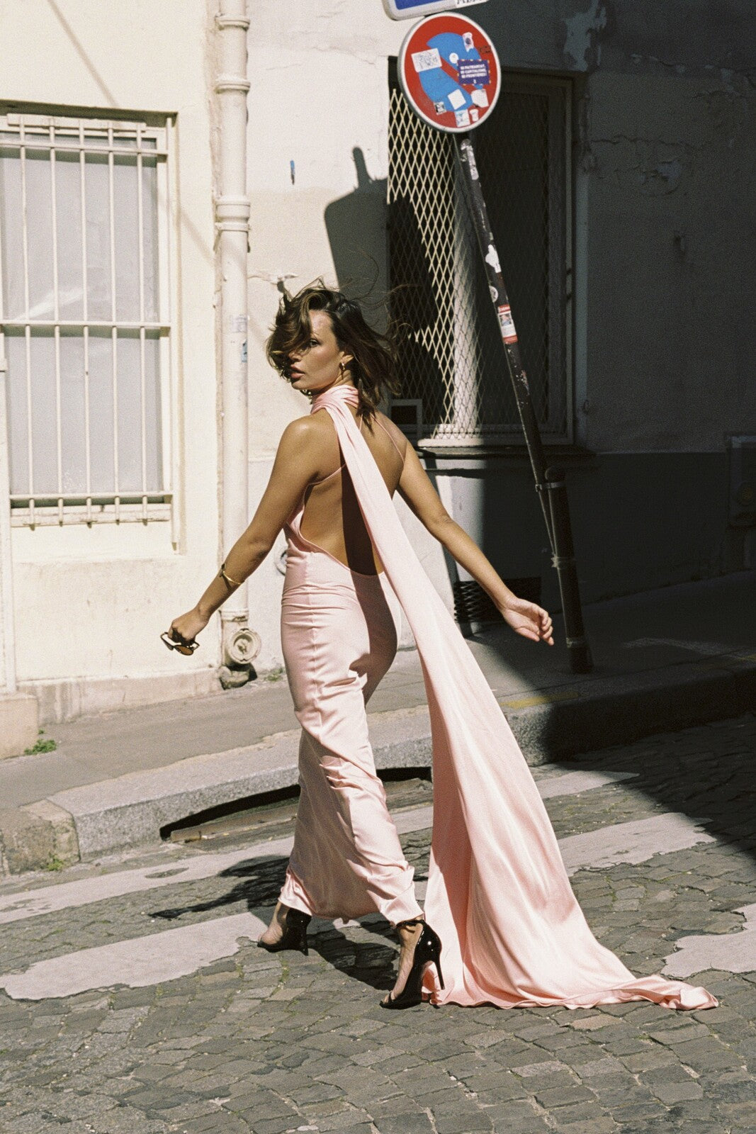 VESTIDO COMPRIDO CORAL COM CAPA