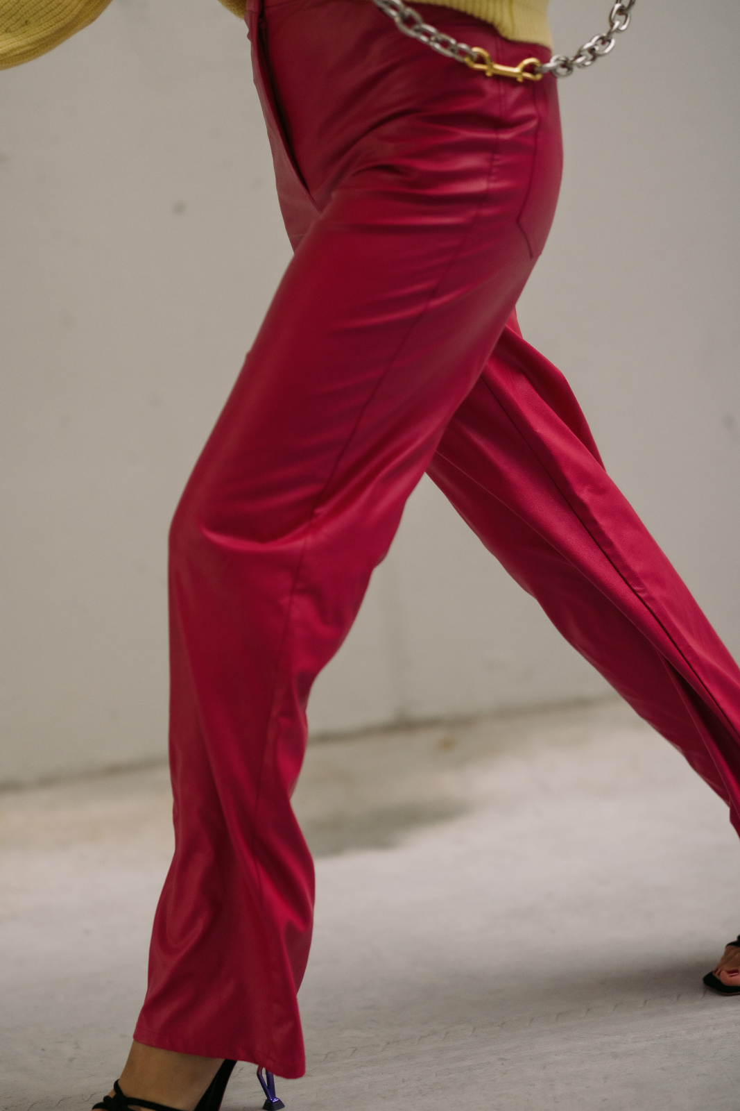 PANTALONES FUCSIA EFECTO PIEL