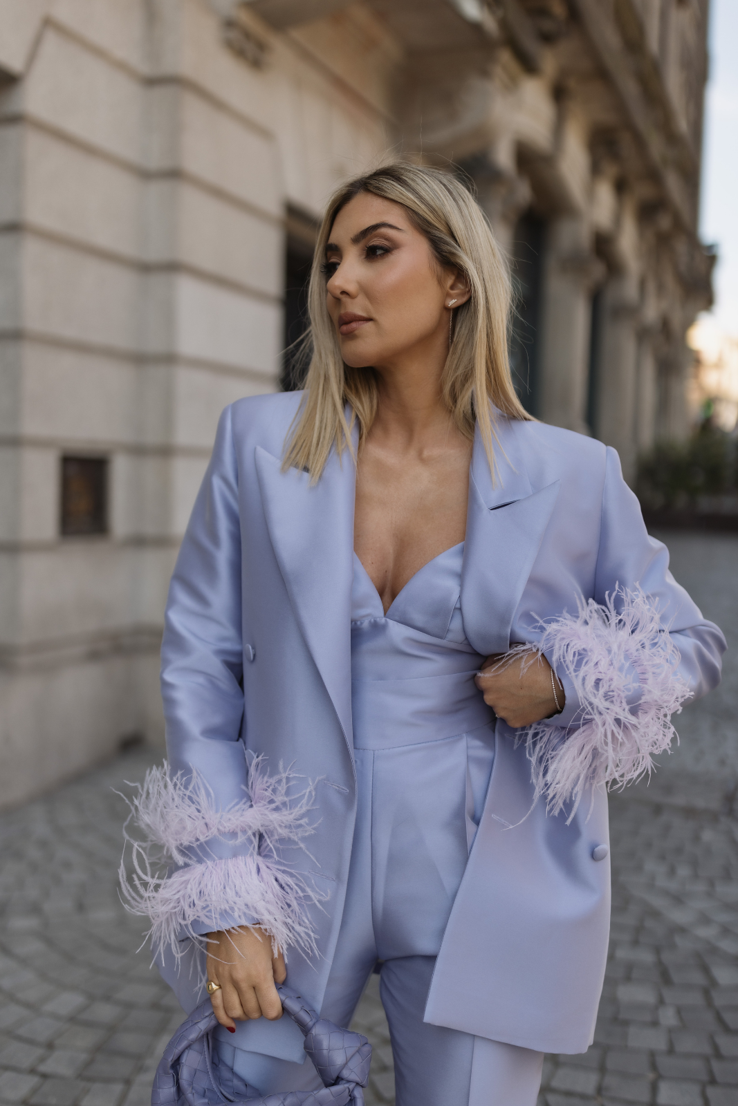 BLAZER OVERSIZED LAVANDA COM PLUMAS