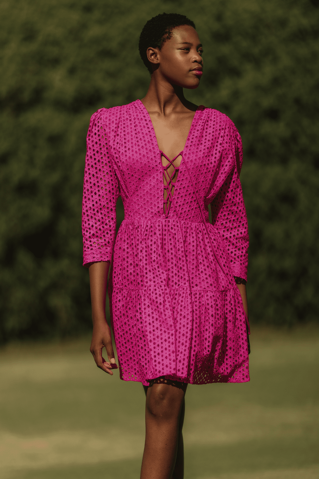 ROBE BRODÉE FUCHSIA ANGLAIS