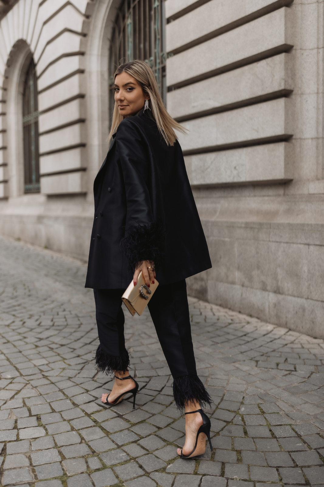 BLACK PANTS WITH FEATHERS