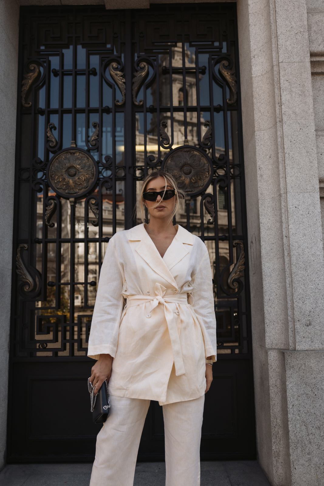 AMERICANA AMARILLA CON PLUMAS