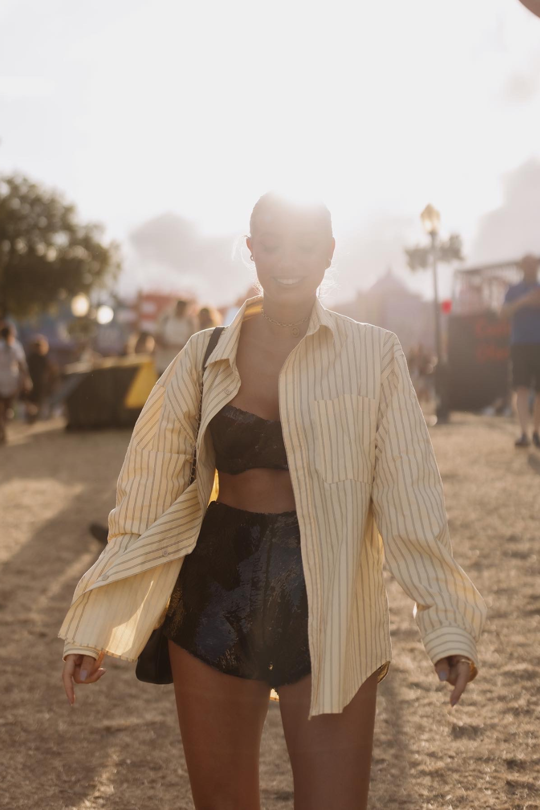 CROP TOP Á PAILLETTES NOIR