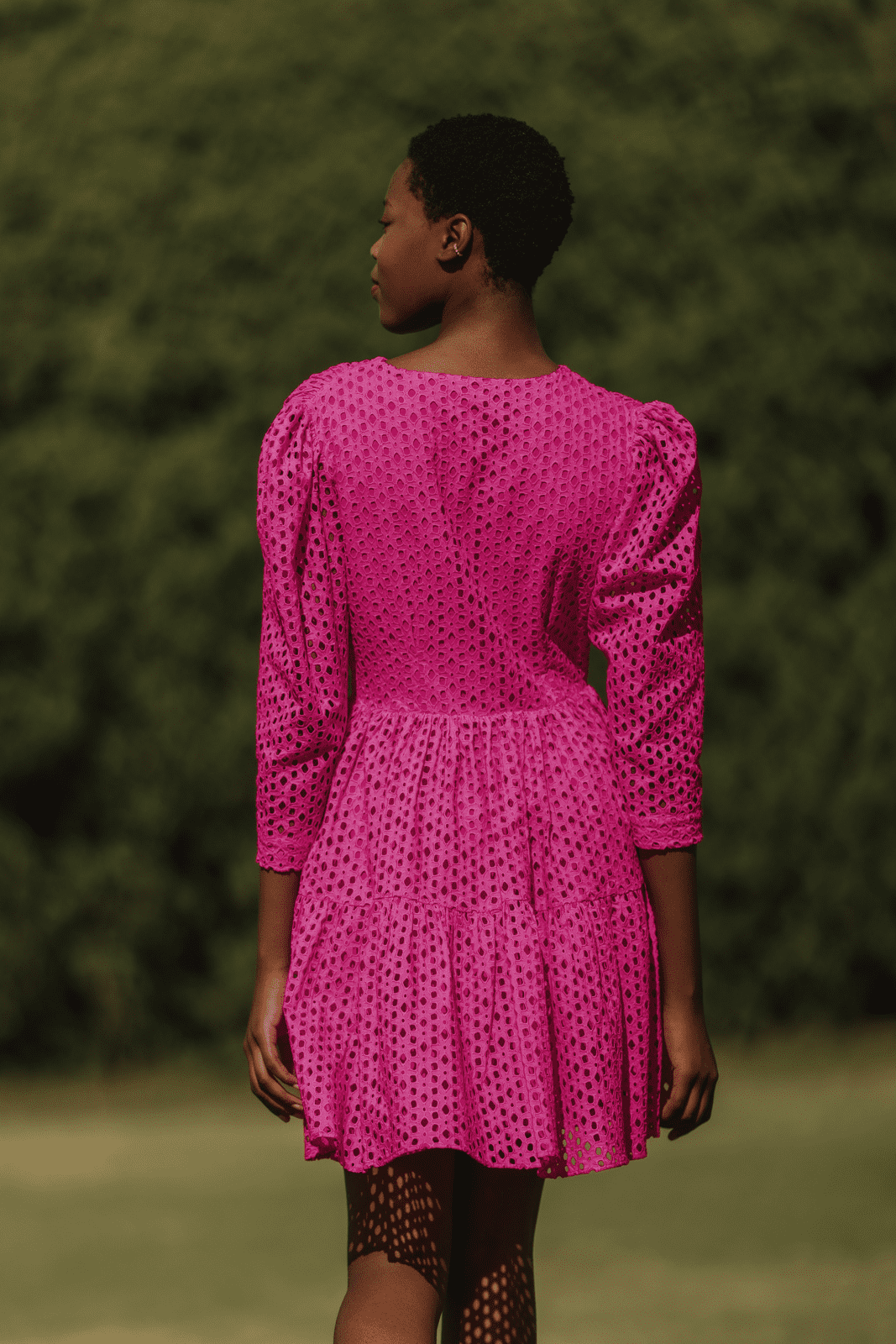 ROBE BRODÉE FUCHSIA ANGLAIS