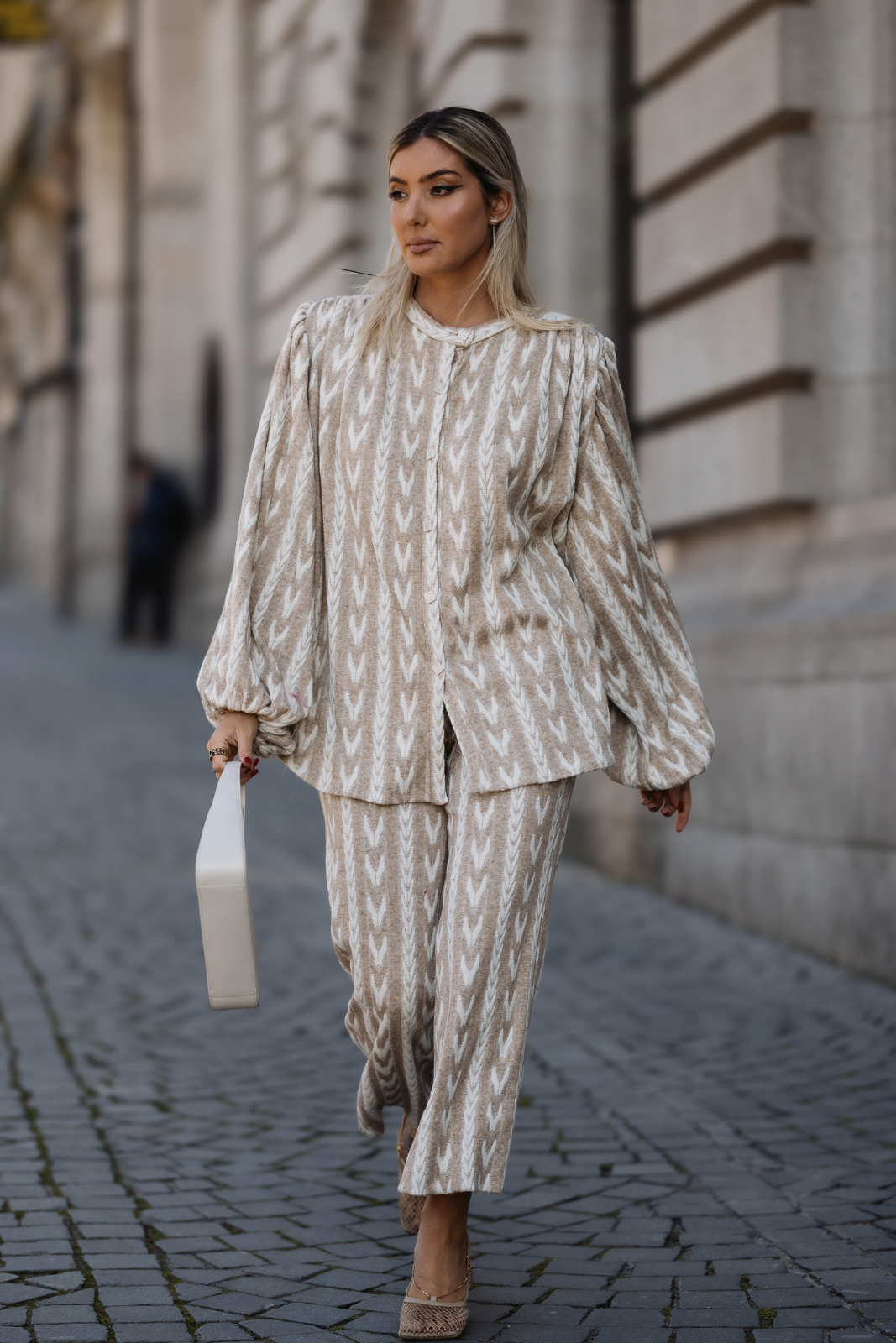 Pantalon punto beige hot sale