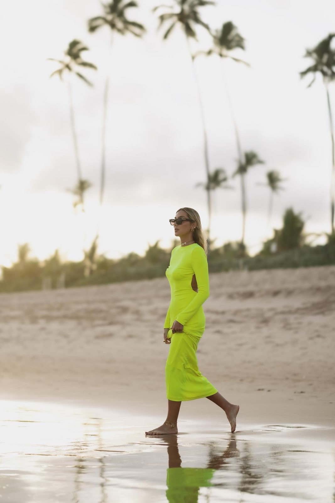 BACKLESS NEON YELLOW DRESS