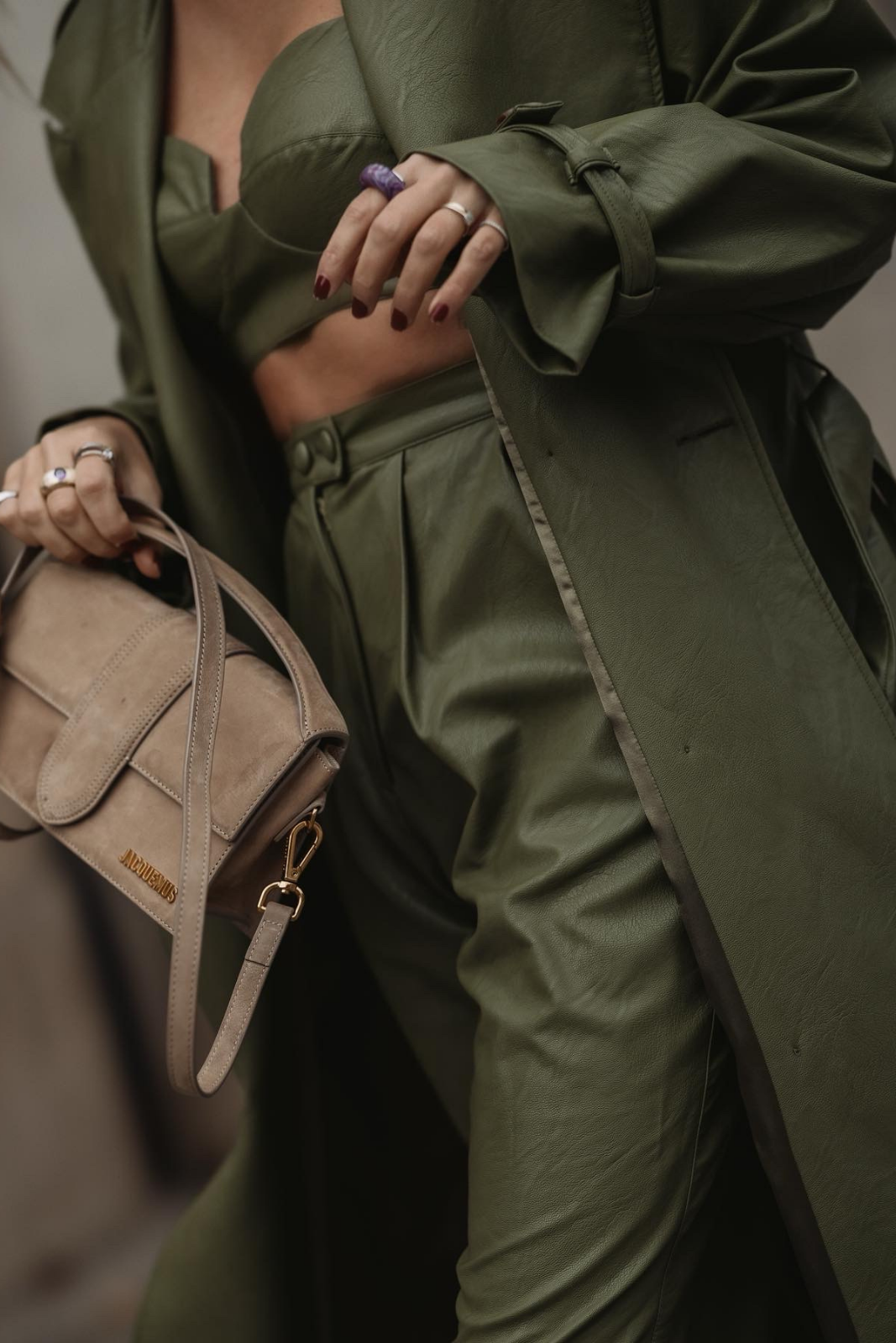 Olive green crop clearance top outfits