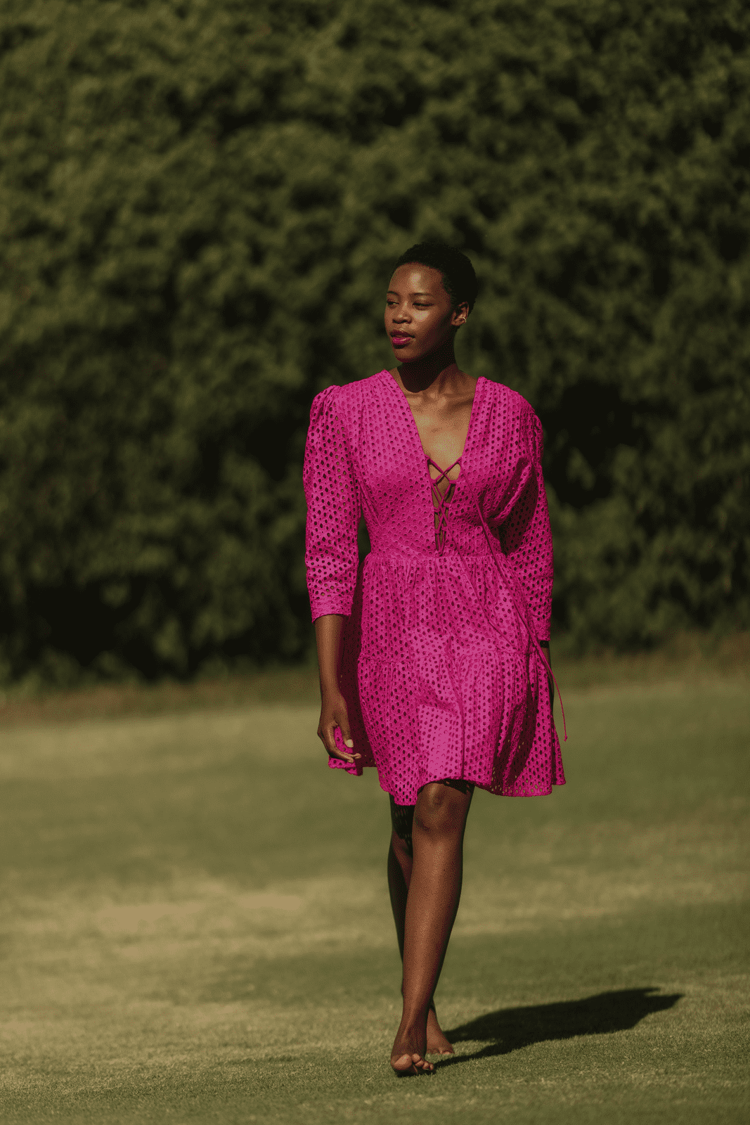 ROBE BRODÉE FUCHSIA ANGLAIS