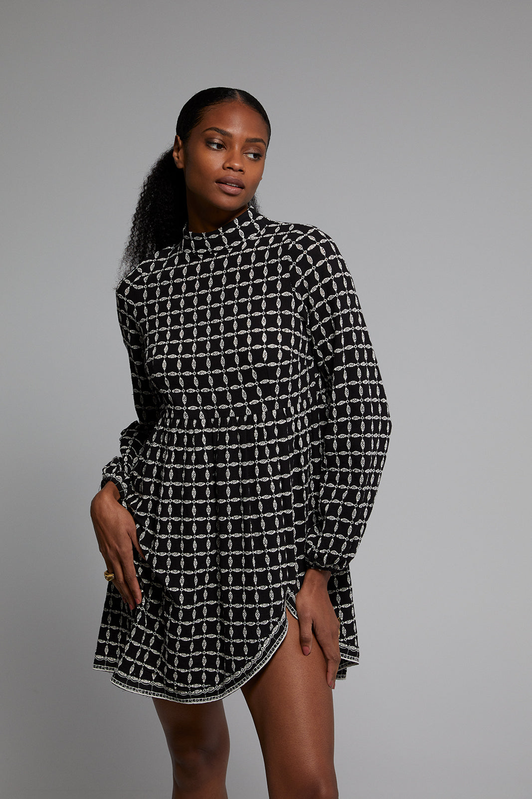 Vestido preto bordado curto new arrivals