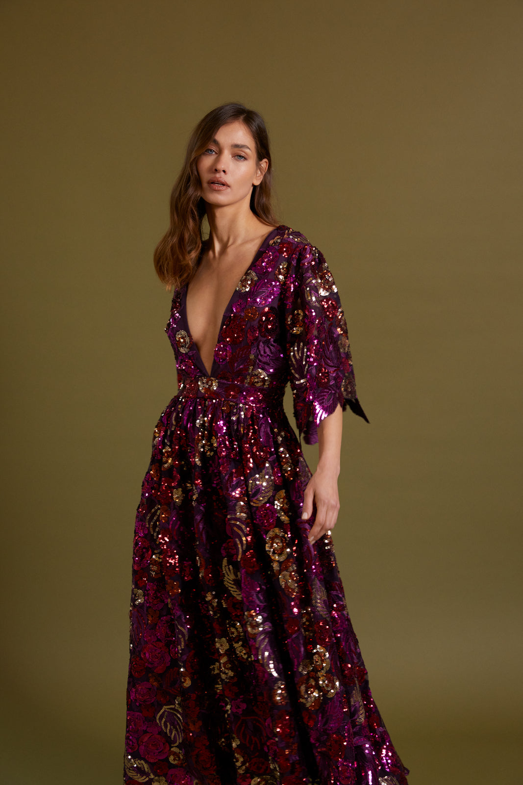 ROBE MIDI À PAILLETTES VIOLETTES AVEC FLEURS