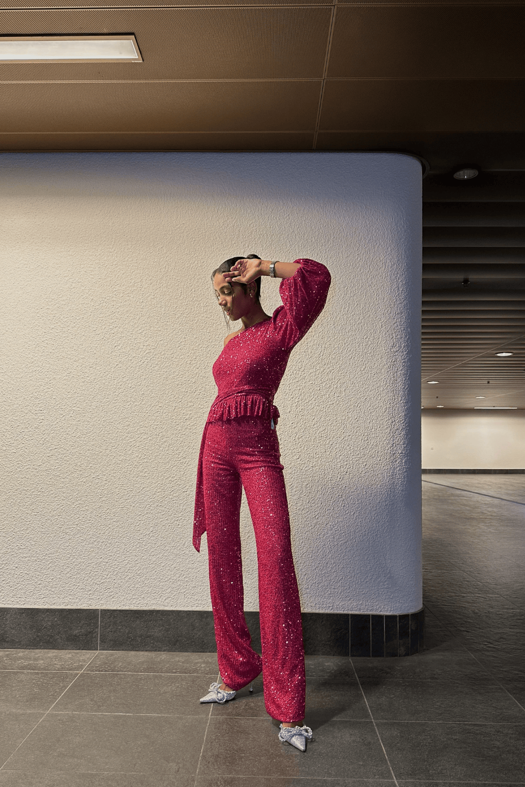 FUCHSIA SEQUINS TOP OFF ÉPAULE