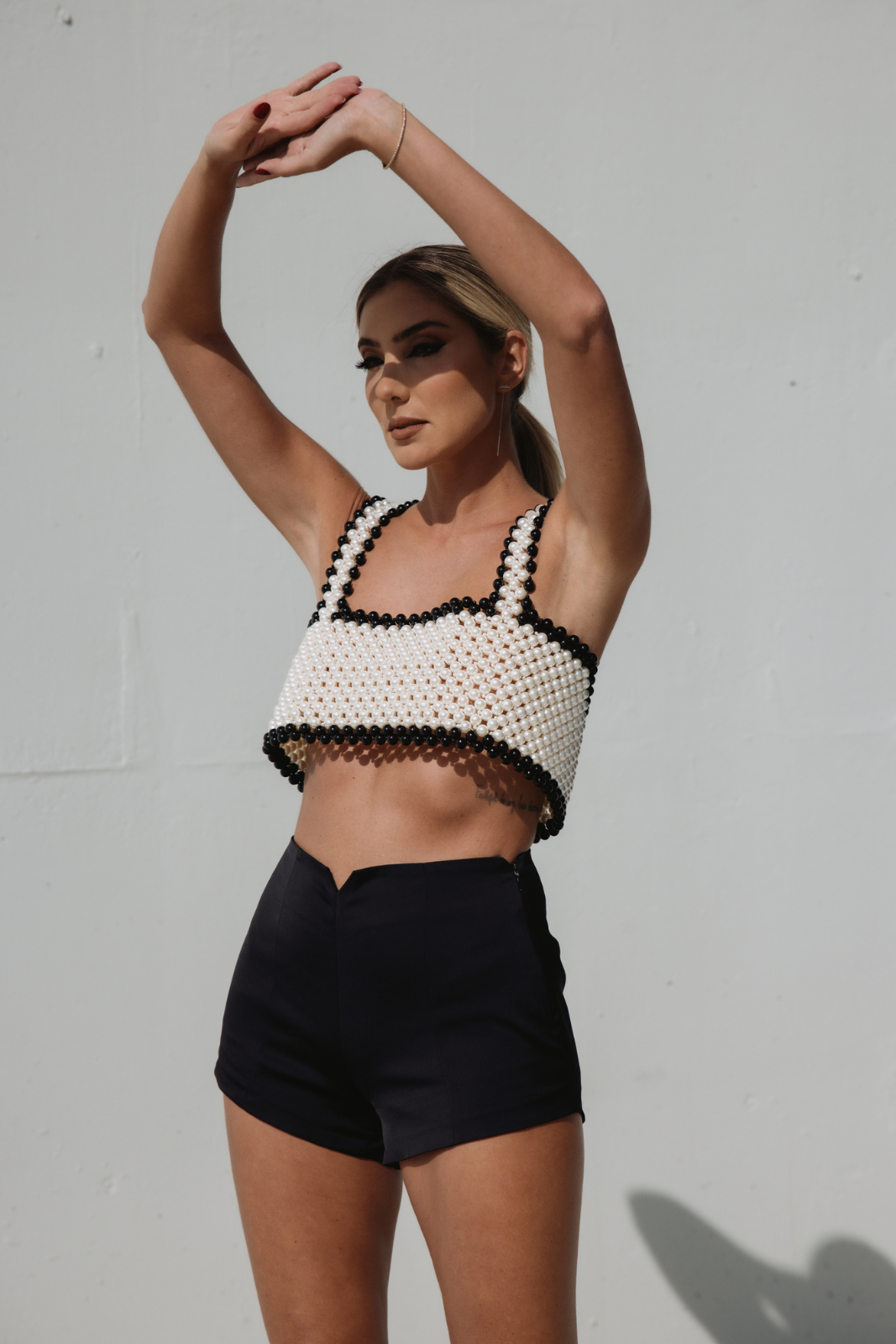 TOP PÉROLAS PRETO E BRANCO
