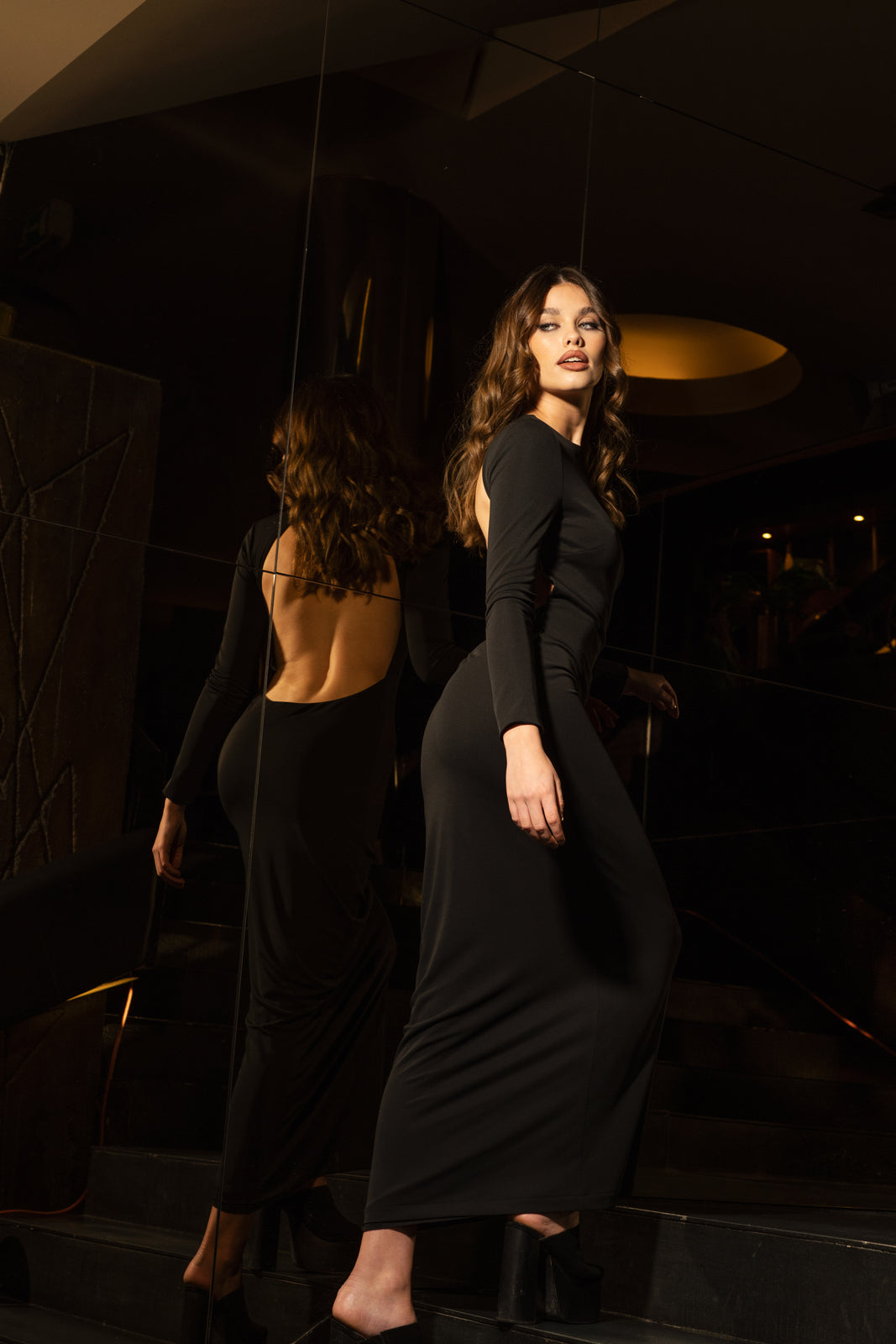 BLACK BACKLESS KNIT DRESS - KAO BLACK BACKLESS KNIT DRESS - KAO